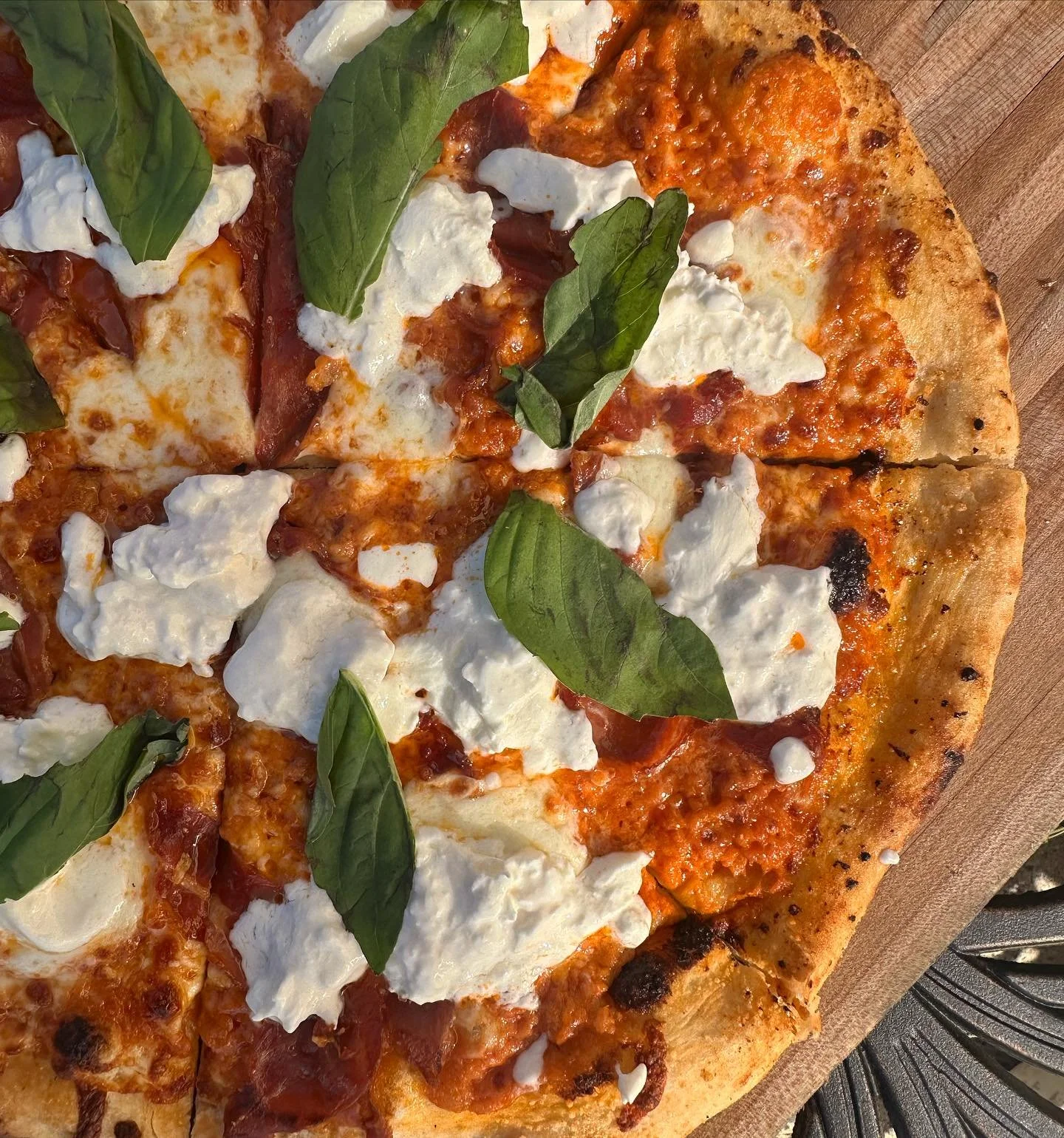 Everyone loves prosciutto and burrata&hellip; Right? 
.
.
.
.
#woodfiredpizza #pizzalovers #pizzanight #vodkasauce #weekendspecials #saturday #mybristolborough