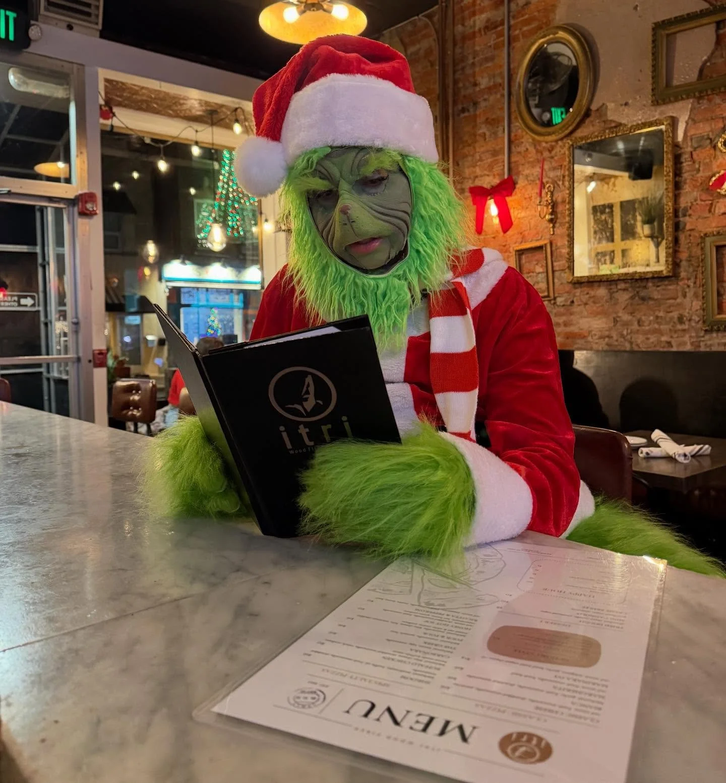 The Grinch&rsquo;s favorite things (other than stealing kids Christmas presents and his dog max) are our $1 Wings on Monday Nights and The Four Cheese &amp; Four Onion Pizza 🧅 

Open from 3-10pm 🍕
Happy Hour 4-6pm 🍸
Dollar Wings all night 🍗
.
.
.