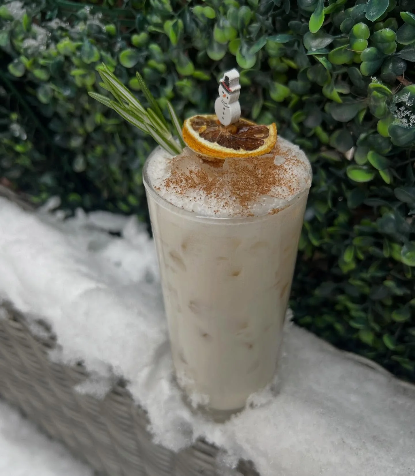 Snow day called for cocktails! ☃️ Stop on in for a bevvy 🍹
.
.
.
.
#drinklovers #pizzalovers #woodfiredpizza #snowdaydrinks #mybristolborough