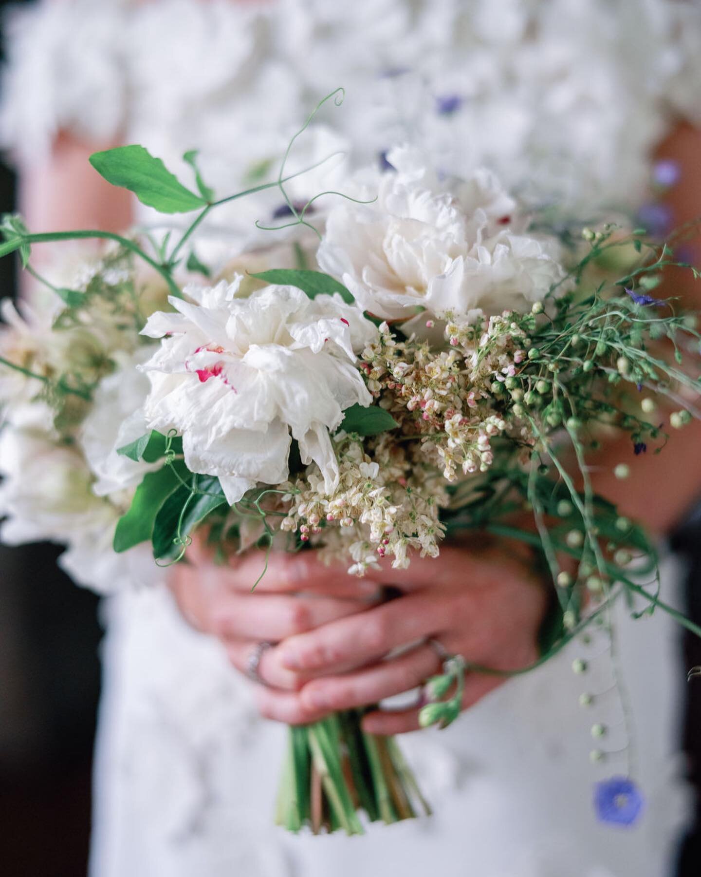 Whether wonderful &amp; wild or classic &amp; clean, @blossoms_events always nails a bouquet. We love watching our bride&rsquo;s eyes light up when they first see their blooms on the big day!

Florals @blossoms_events

#calderclark #calderclarkweddin