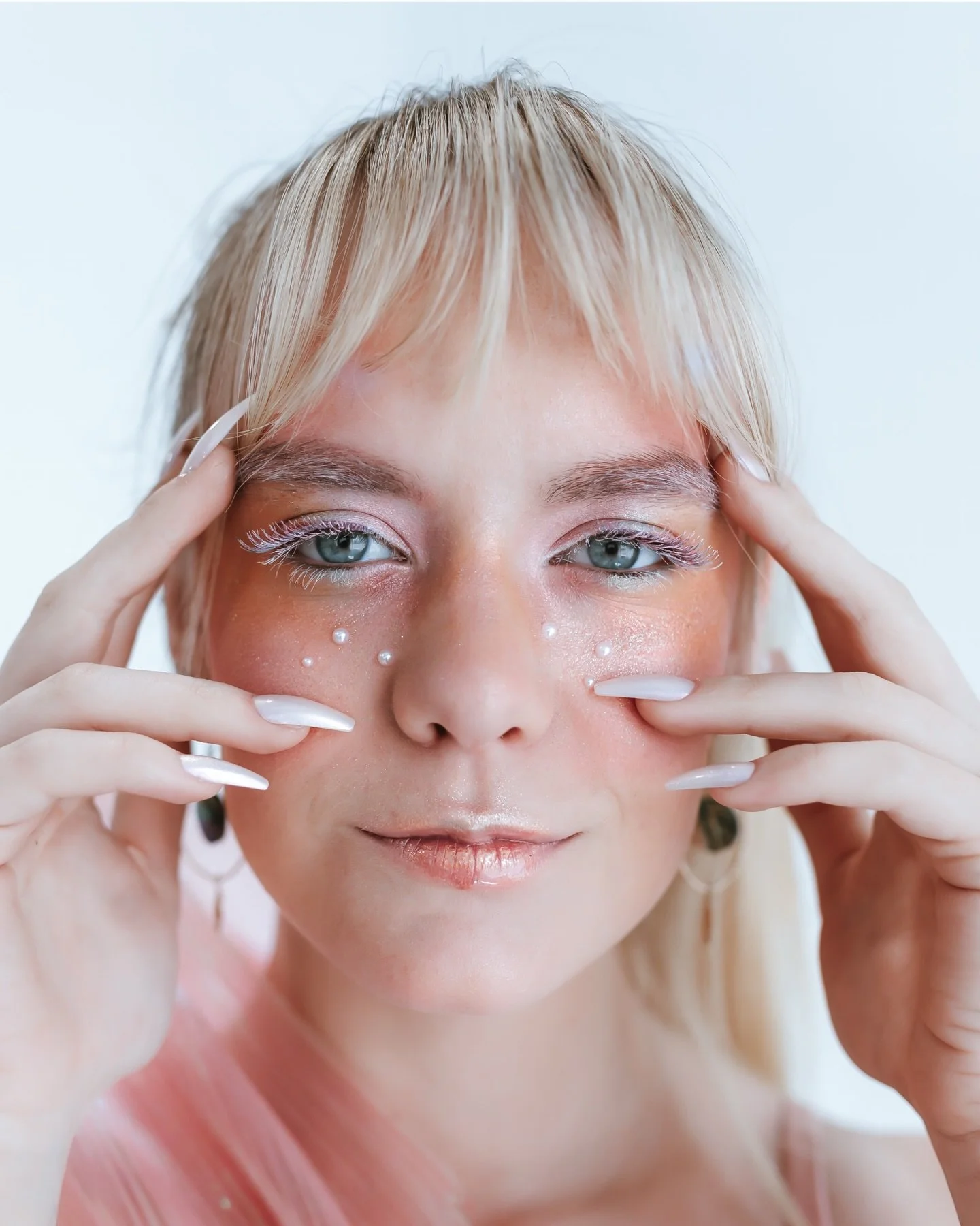 📸 A little e t h e r e a l  edit for the feed. 

Designer: @skyebarkermaa 
Model: @kailee_shumway22 
MUA: @makefaces1 
Studio: @denverphotocollective 

#etherealvibes #brandphotographer #coloradocreatives #fineartphotography