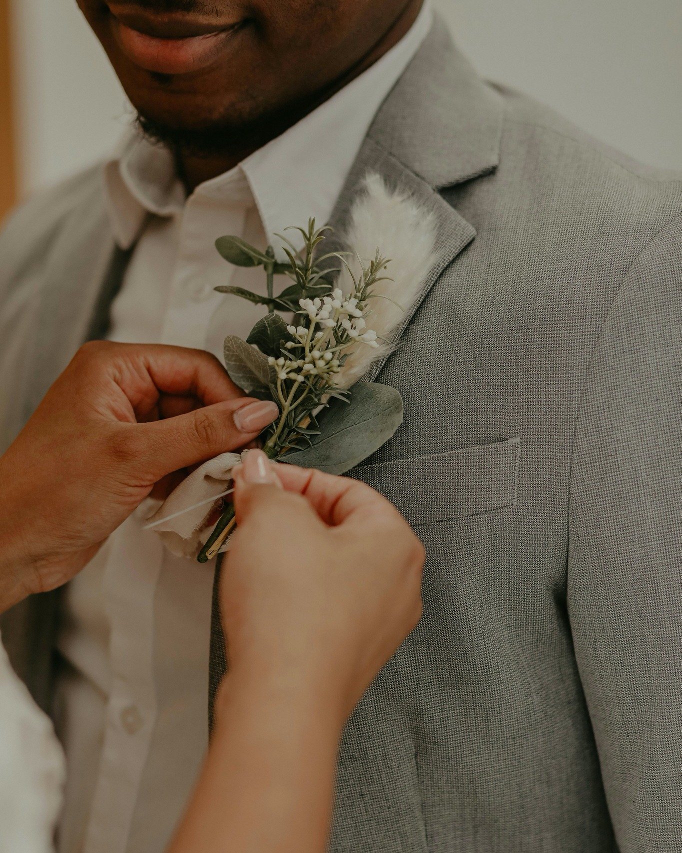 Look your best on your big day with Abbott &amp; Jones' wedding attire. Choose from a range of suit styles and fabrics, and accessorize with ties, pocket squares, and cufflinks to create a personalized ensemble.

 #bespokeservice #englishtailoring #n
