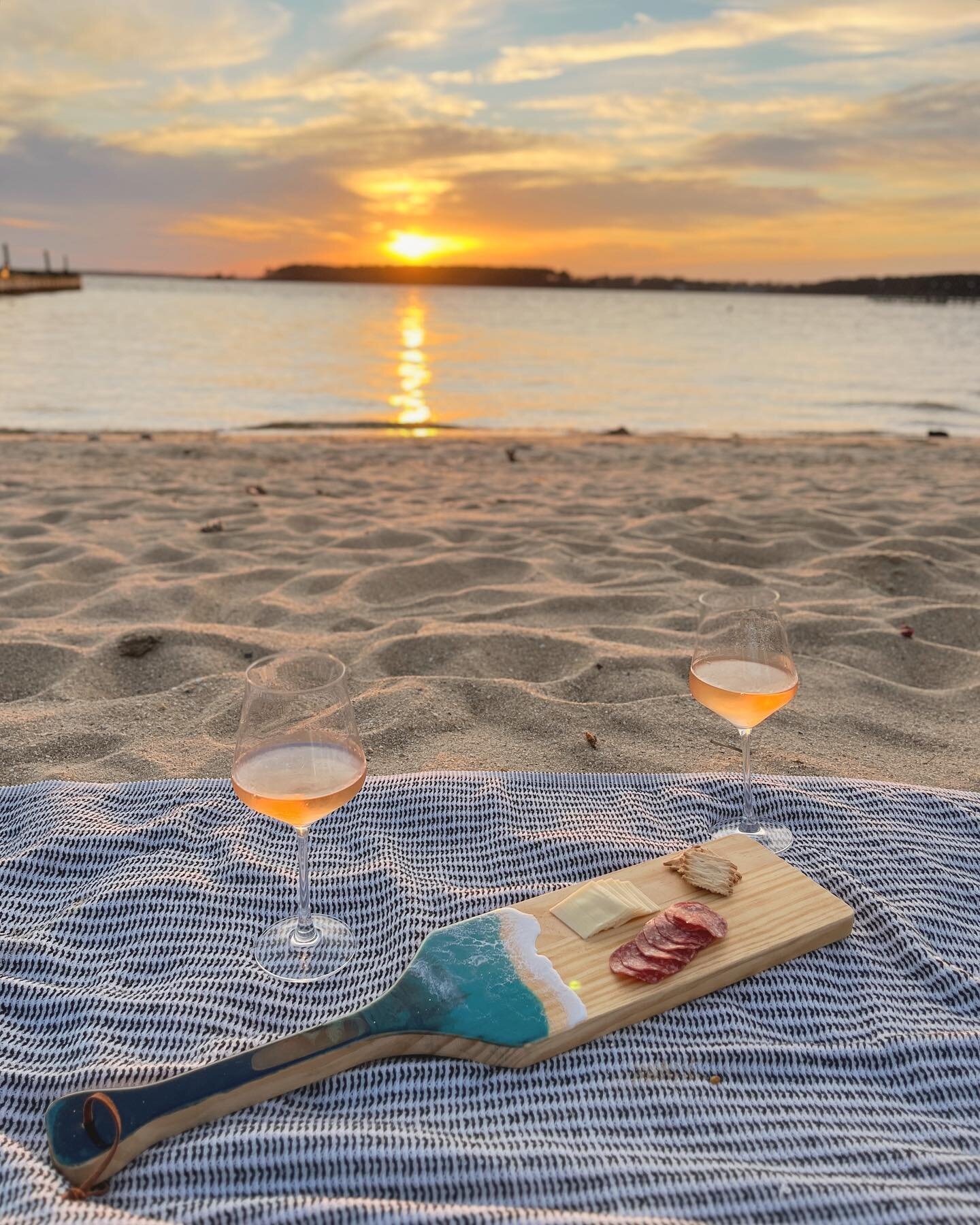 How to pack for a little sunset beach picnic? Start with a gorgeous charcuterie board!!

Join us on April 6th with artist, George Todd, to create a beautiful resin wave board of your own🌊 then recreate this scenic picnic! Sorry the snacks won&rsquo;