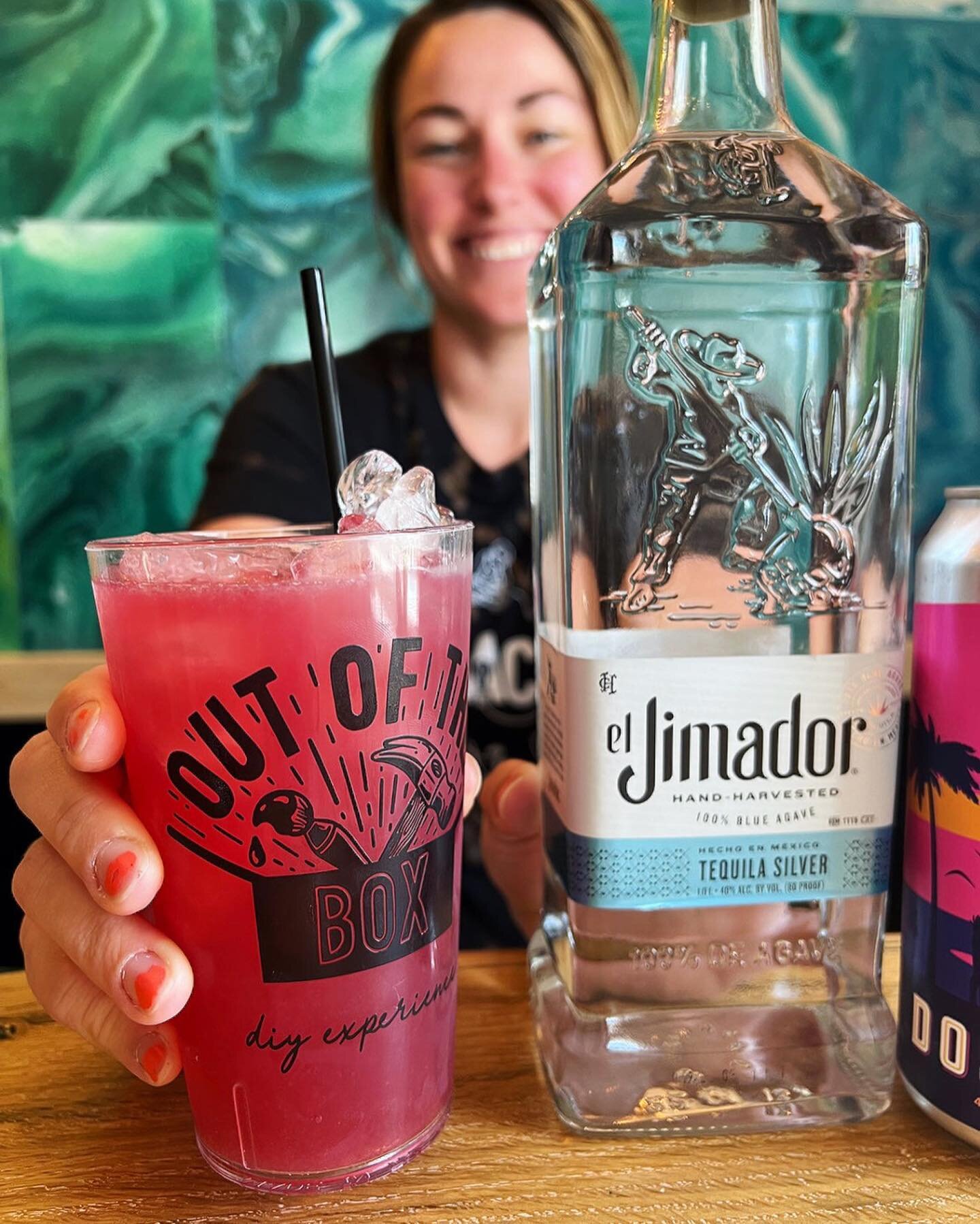 Holy Guacamole 🥑 

Margaritas + Art?  Sounds like a good time to us! 

Start off this Cinco de Mayo weekend with us &amp; get those creative juices flowing. We&rsquo;re currently sipping on a Pomegranate Marg while we paint pour #delish 
 
Follow th