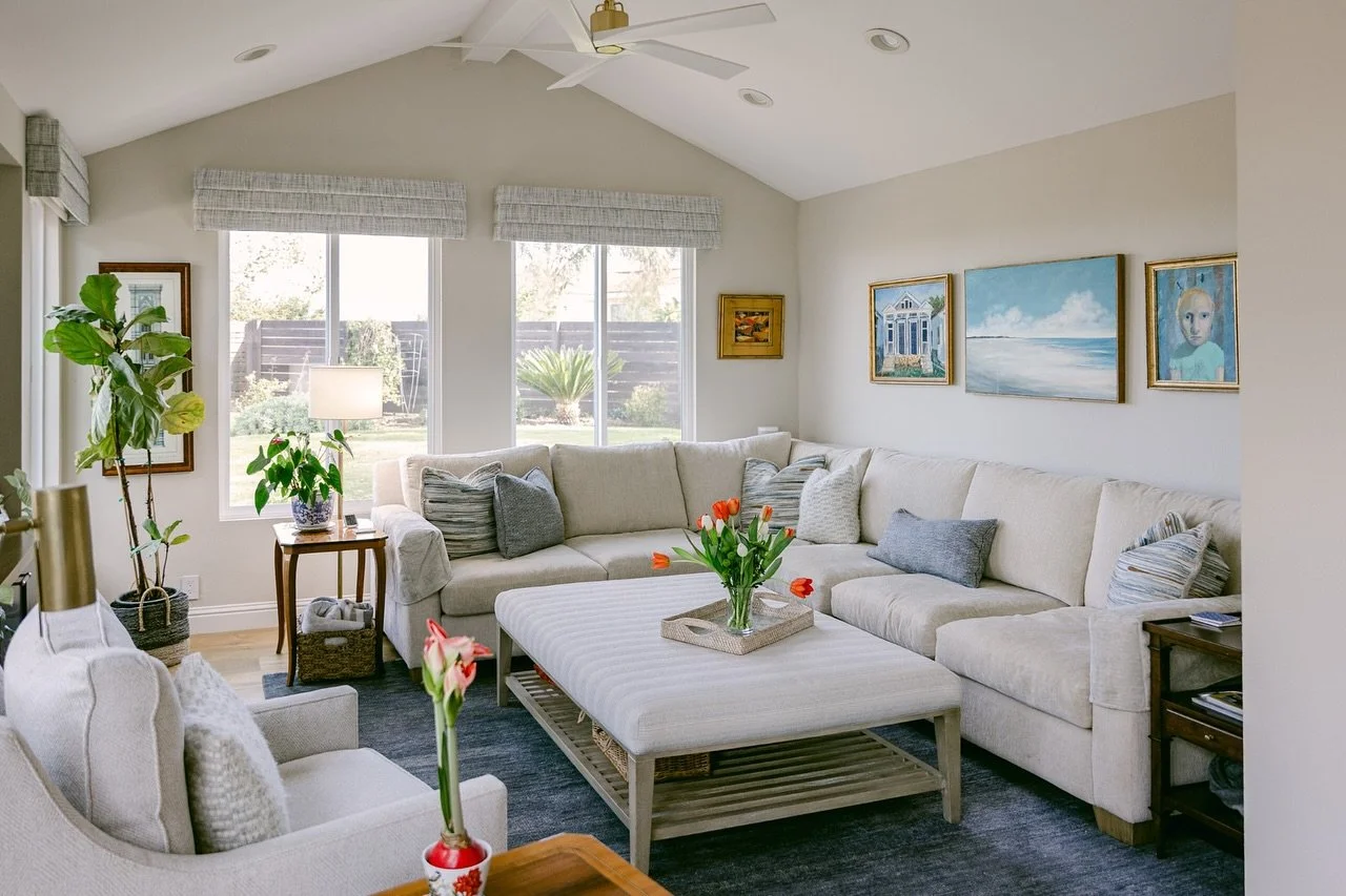 Designer @loriramsaydesign may be Burton James&rsquo;s biggest fan! See how she introduces custom sizes &amp; styles the Designer&rsquo;s Choice sectional in three separate California projects.

#detailsbydg #upholstery #interiordesign #livingroomide