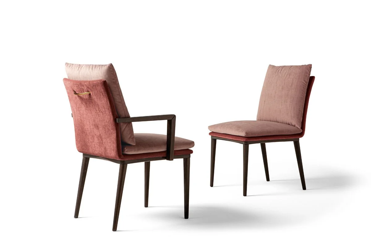 The Komfy Chair is extremely practical and enjoyable in both versions, available with or without armrests.