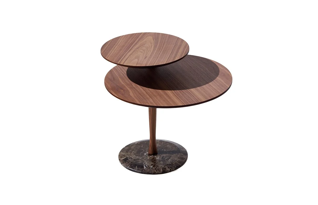 Attractive and functional table thanks to the rotating movement of its tops.