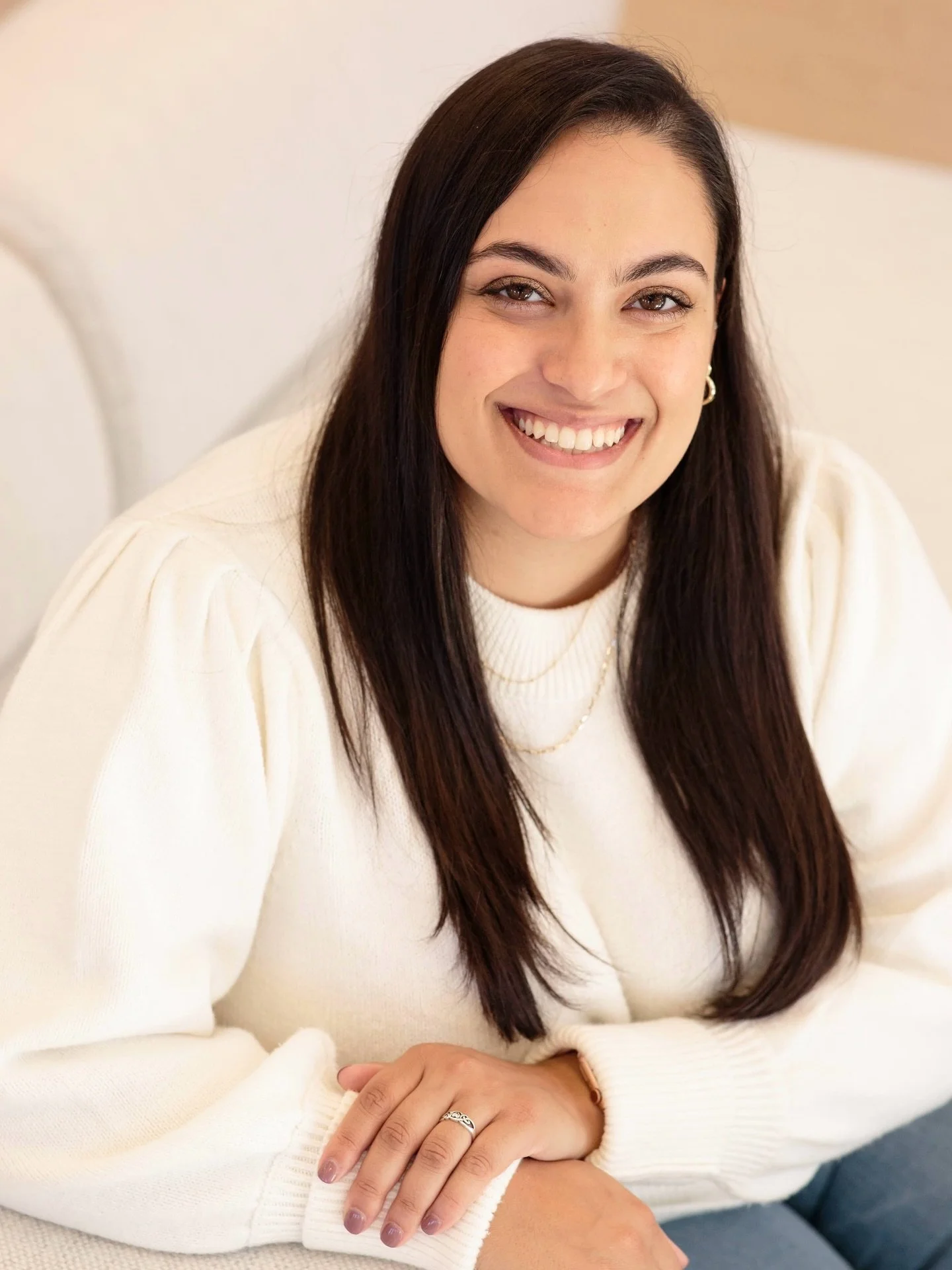 Hi, I&rsquo;m Ana &mdash; a brand photographer for creatives, founders, and small businesses who want images that actually feel like them.

I help brands show up polished but human, elevated but warm. Think storytelling, intention, and visuals that d