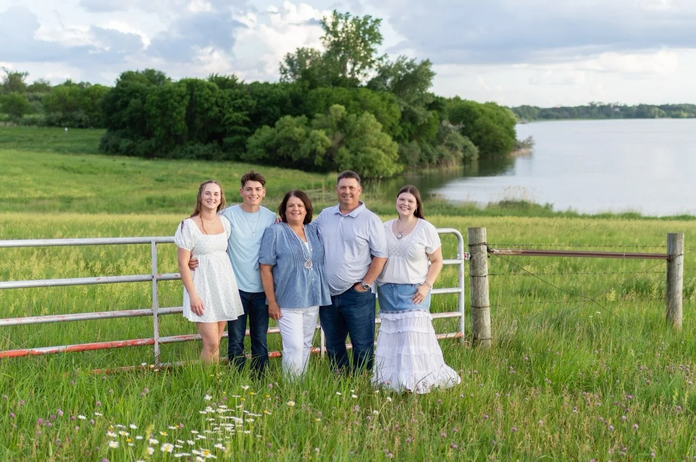 Back behind the camera. 🤍

After taking some time to adjust to our move to Nebraska, I&rsquo;m excited to be photographing families again.

I met Bre at a vintage market, and we recently captured these sweet moments at Chalco Hills in Omaha. So grat