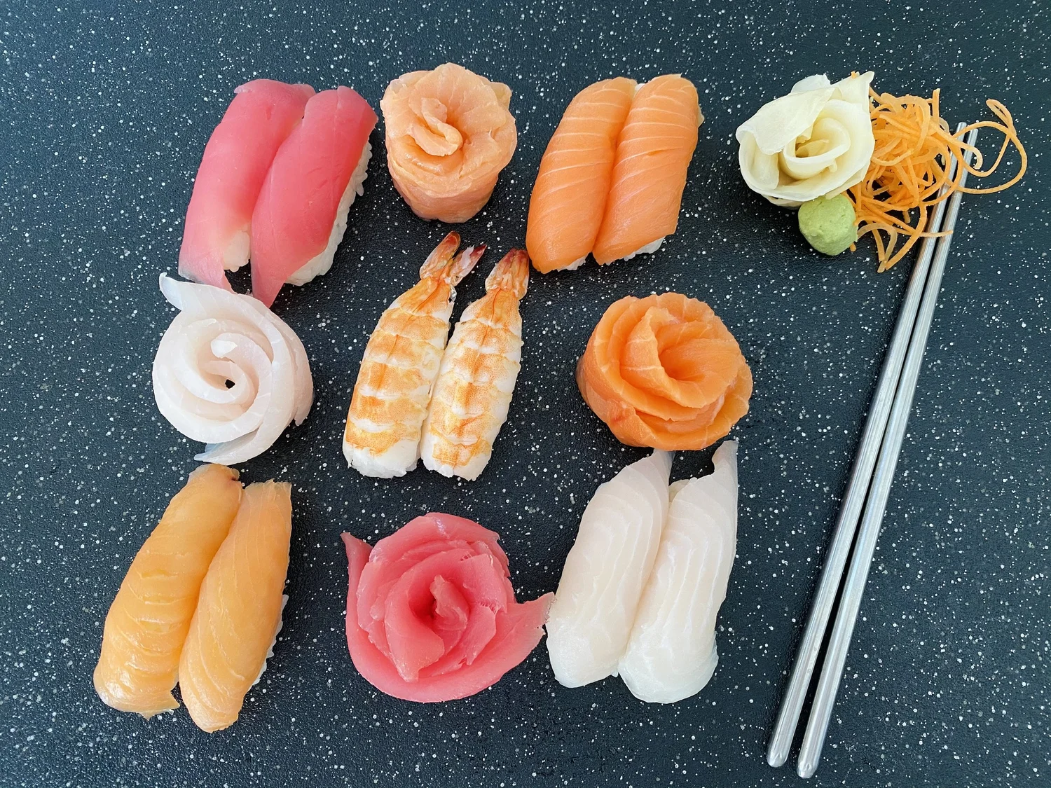 Assortiment de nigiris frais
