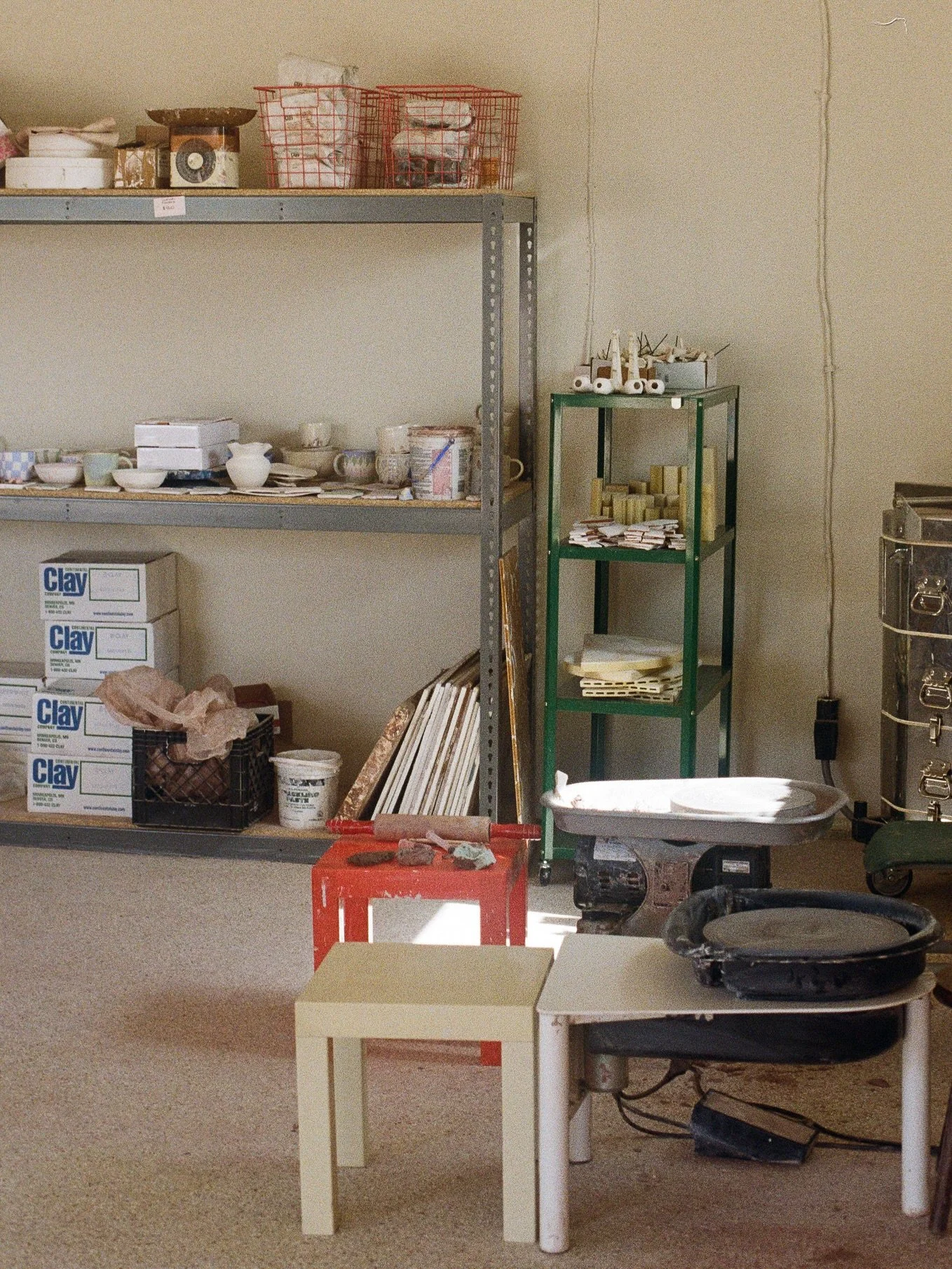 New to Rose&rsquo;s! 

One on one wheel throwing or hand building classes are now available for the fall &amp; winter months! 

Reach out through the contact form on our website to book :) 

$50/90 min/two finished pieces 

#rosespotterystudio #commu