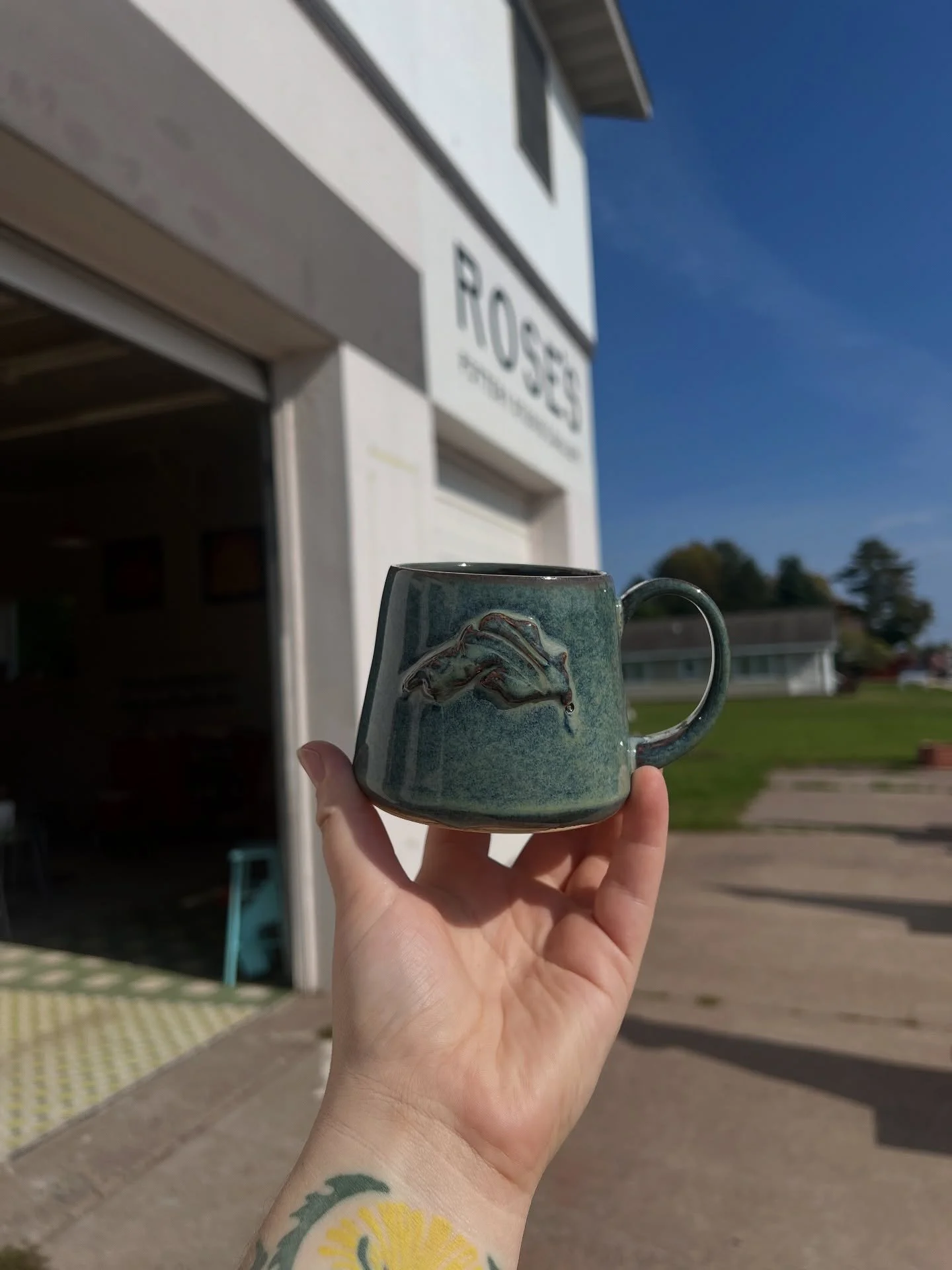 Some new pretties in the shop by @clair.m.e ! Lake Superior mugs and spoon rests/ring dishes galore all in gorgeous shades of blue 🌀

#washburnwi #bayfieldwi #rosespotterystudio #communitypotterystudio