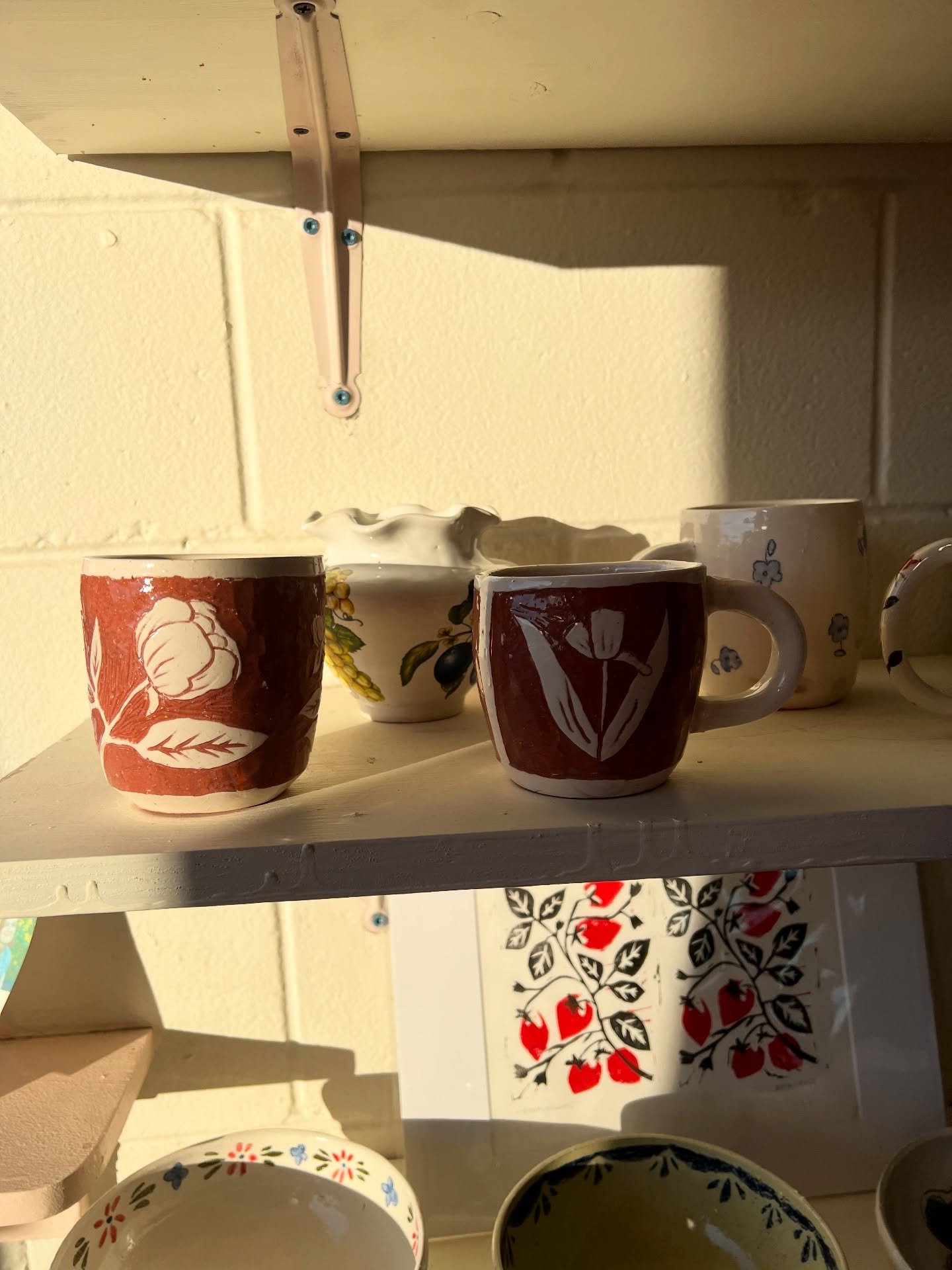 So much new stuff in the gallery!! 👀

1. Pottery restock from @ariarosepottery 
2. Adorable dehydrated  fruit + polymer clay earrings by @rosie_kin 
3. Woven ash baskets, trivets &amp; ornaments from Bailey (and they smell good too!)
4. Stunning bea