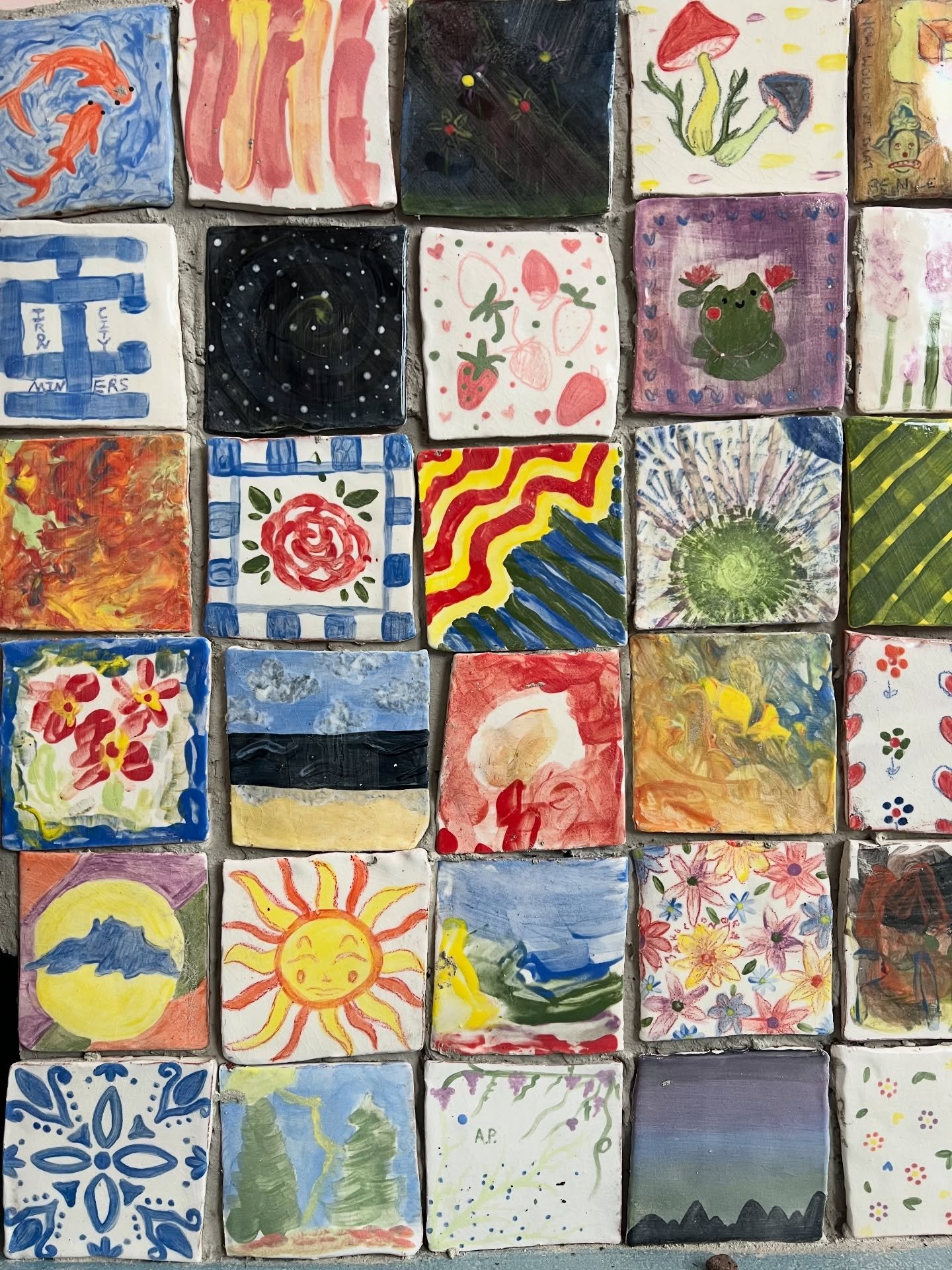 Community tiles are back! Free to paint 🤗

Stop in anytime to help us decorate a tile or two! Free with our without purchase 😘 we had these available at our Grand Opening, but I need a lot more to finish tiling our front counter! I love the cutenes