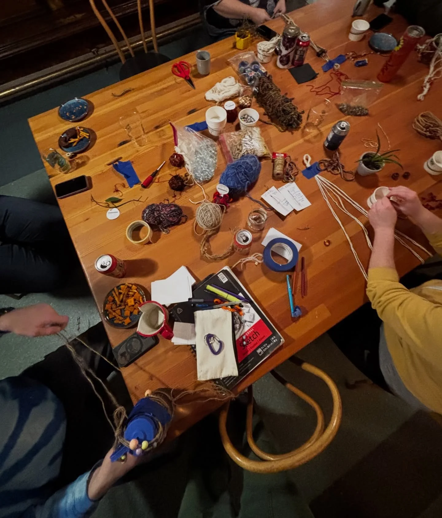 Tonight! Join Kayla for a macrame workshop &mdash; all the materials are provided! 

6-8 pm 
Drop in or reserve a spot on the website :)