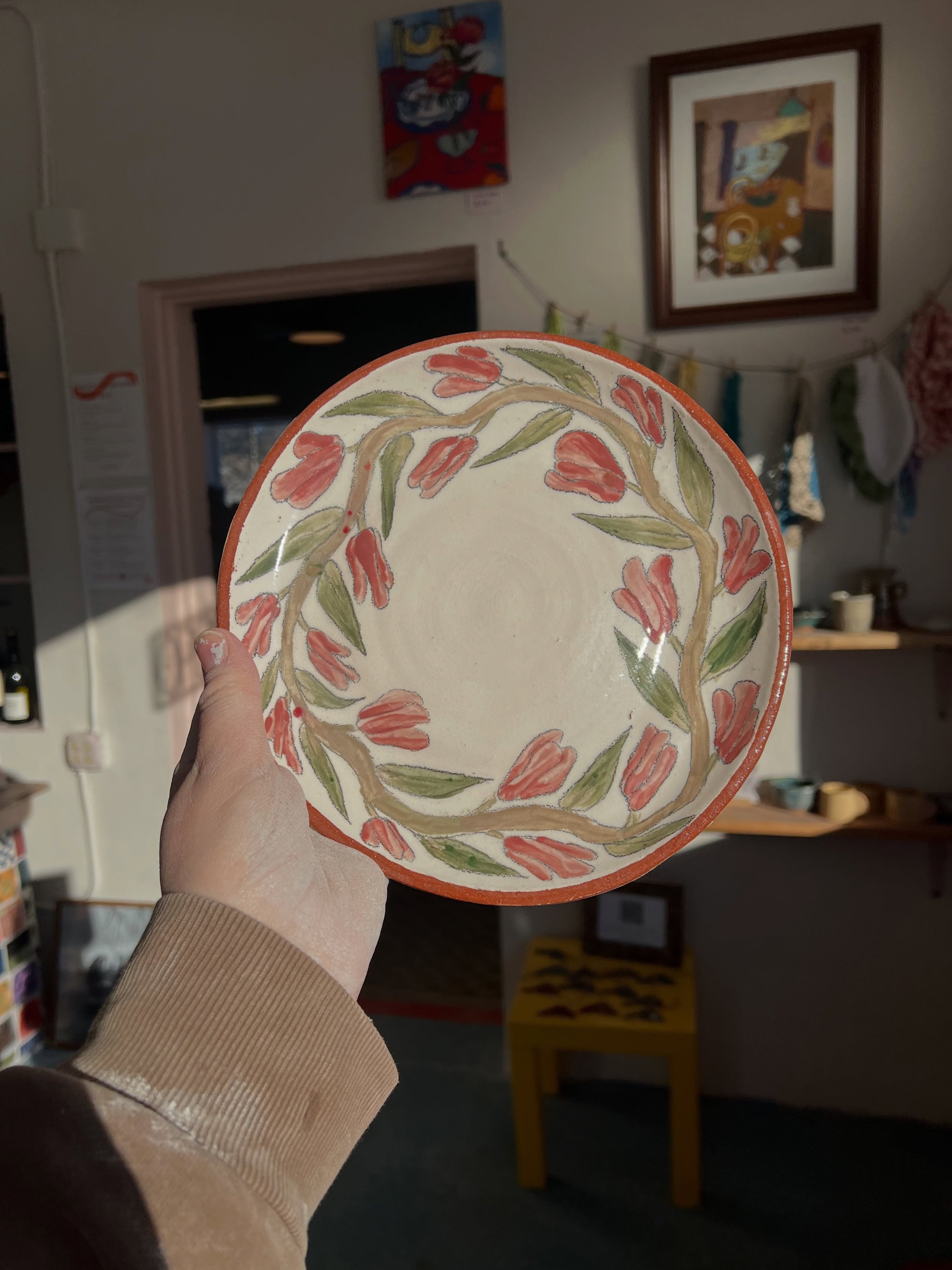 Rose&rsquo;s is looking for another studio artist or two! 

Have you taken a pottery class but don&rsquo;t have a space to continue working? Stop by or email us aria@rosespotterystudio.com 💞 

Studio artists:
✔️ have full studio access with their ow
