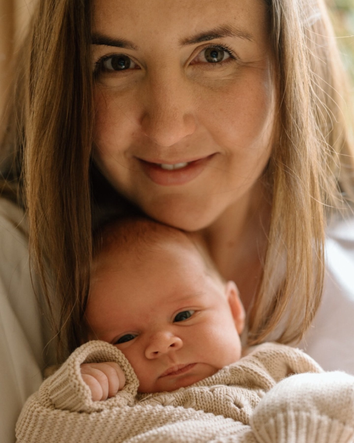 Time flies so fast @georgiee.hobbss 🥹 

#planolly #oneyear #newbornphotography #lifestylesession #athome #scheduley #planyourgrid #naturalnewbornphotography