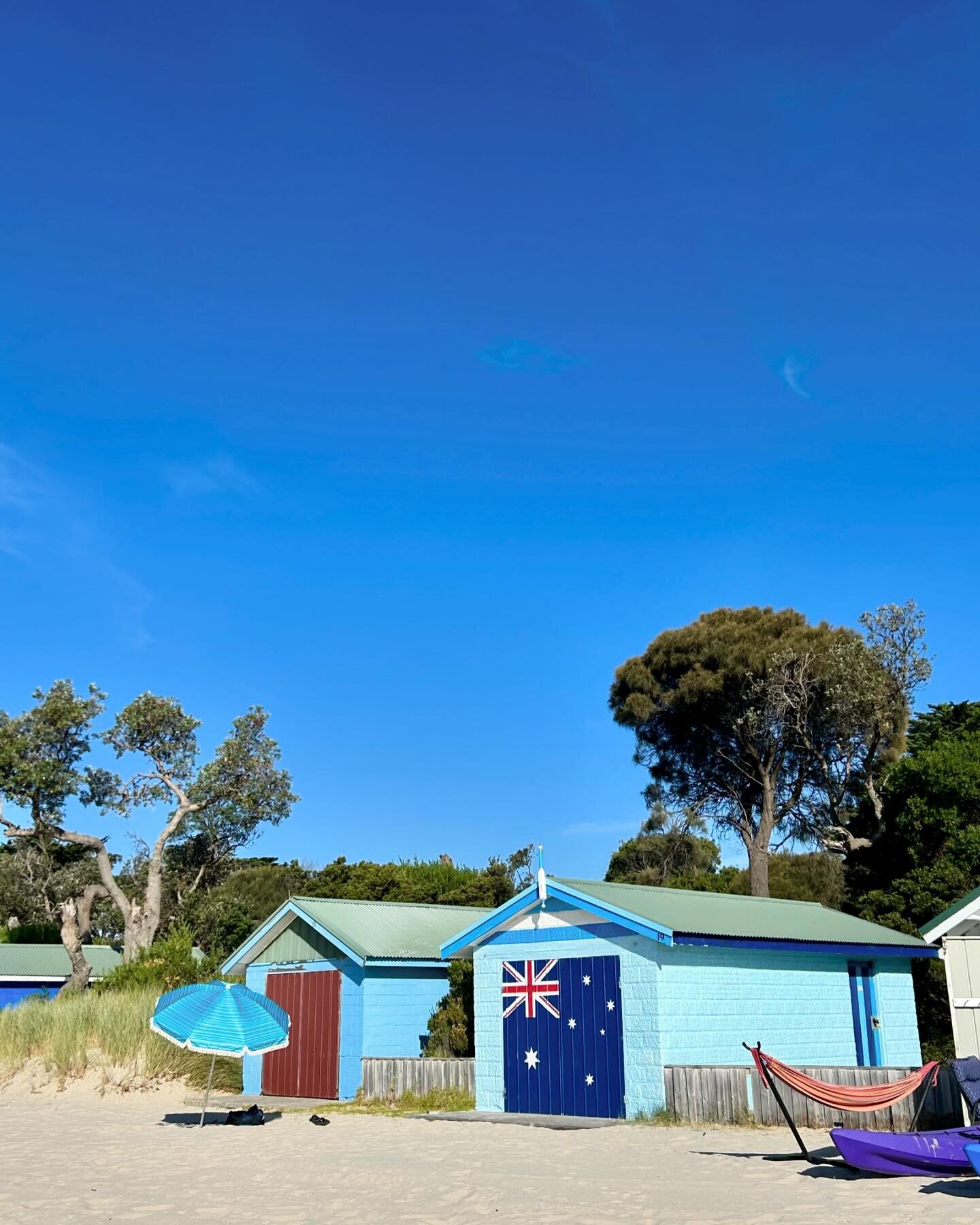 Classic Aussie, summer vibes, snapped on the Mornington Peninsula #capelsound #beachvibes #beachbox #beachboxes #australia #blueskies #mornintonpeninsula #summer