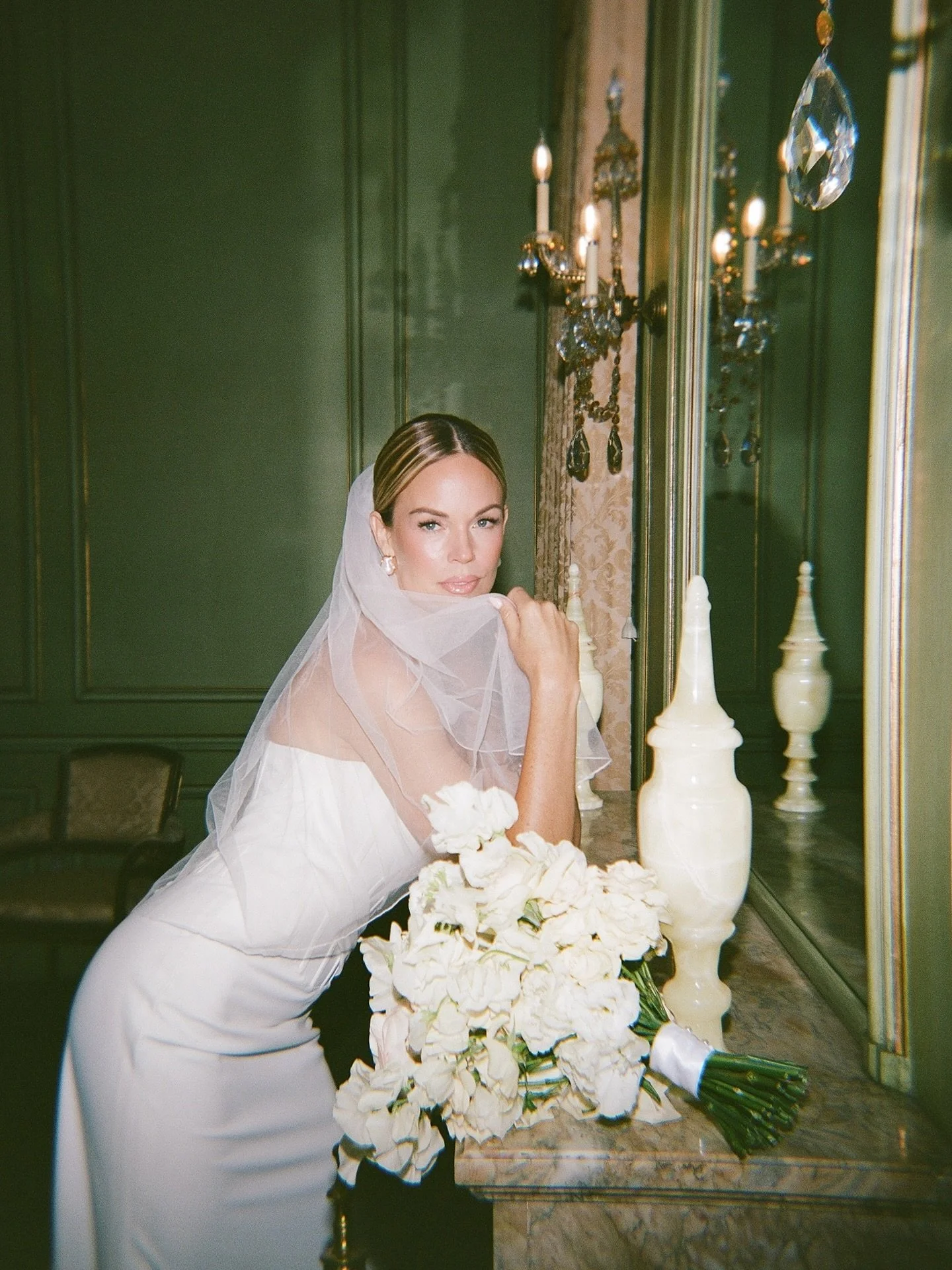 A love letter to film at Kingwood 🎞️

Host: @ateliergathering @kismetvisuals @rootedtogetherevents 
Photographer: @brookmadephotography 
Sponsor:&nbsp;@btts.events 
Planner:&nbsp;@rootedtogetherevents 
Venue:&nbsp;@kingwoodcentergardens 
Florist:&nb