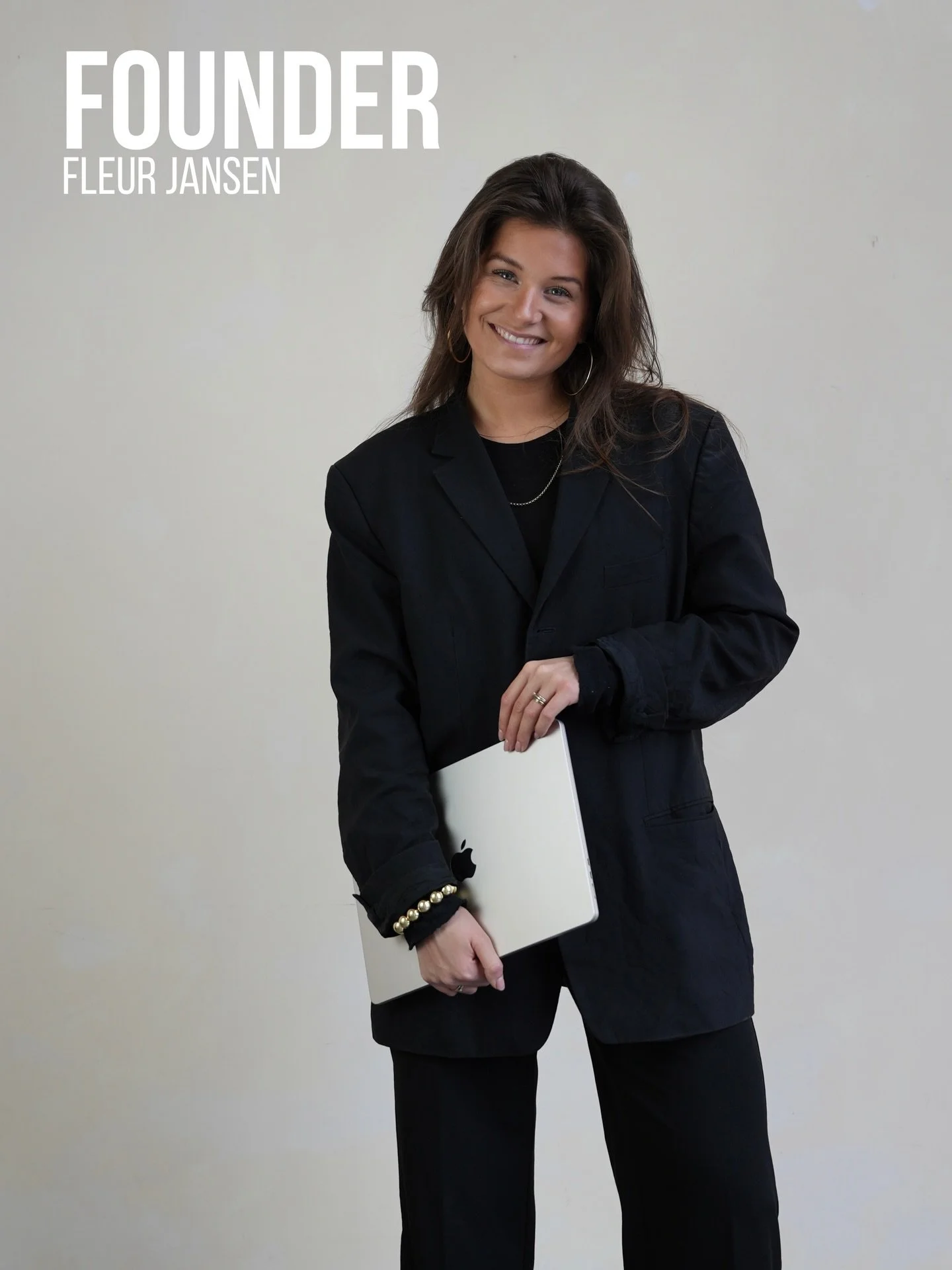 Hiii!! Ik ben Fleur Jansen de eigenaresse van Summerymedia. Sinds ik klein ben heb ik al de droom om een impact vol eigen bedrijf te hebben, vroeger wilde ik een reclame bureau. Tegenwoordig is een social media marketing en influencer agency eigenlij