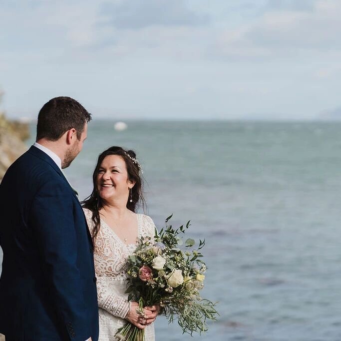 Loved doing this wedding! Beautiful couple at a beautiful location 💕 

Photography: @charlottegiddingsphotography 

#weddingflorist #weddingsuppliers #weddingfloristcheshire #weddingflowers #weddingfloristry #bridalboquet #bridalflowers #weddingflow