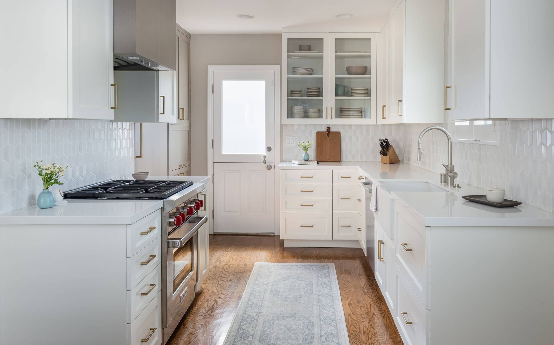 Classic With Artful Touches; Calming Atmosphere Kitchen Remodel by Custom Design & Construction project photo