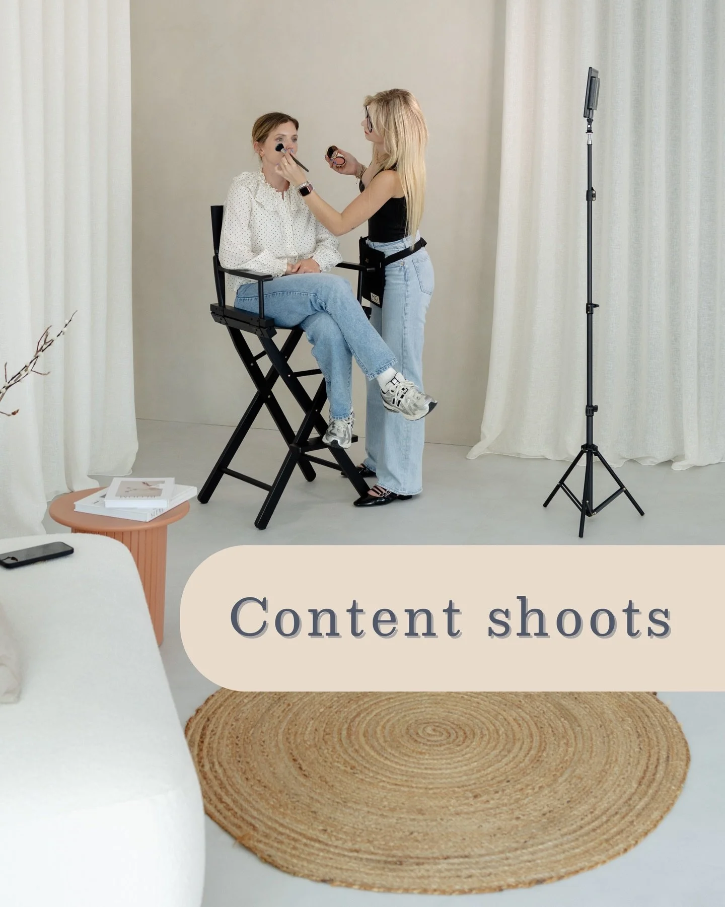 Je wil sterke foto&rsquo;s en video&rsquo;s, maar weet niet goed waar te beginnen.
👉🏻 Dan zijn deze content shoots iets voor jou!
We brainstormen vooraf, shooten in de daglichtstudio en ook je make-up wordt gedaan. Zo heb jij foto&rsquo;s en reels 