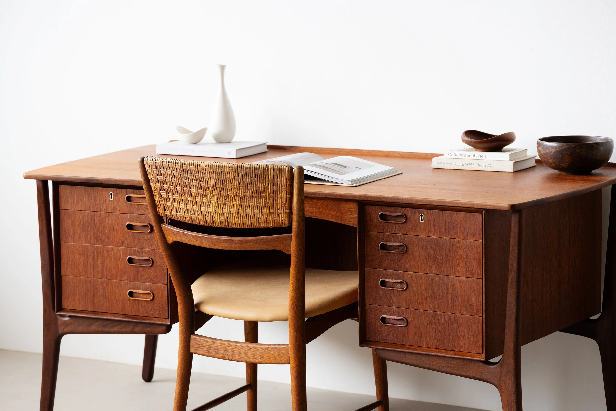 Sold - Svend Aage Madsen desk
