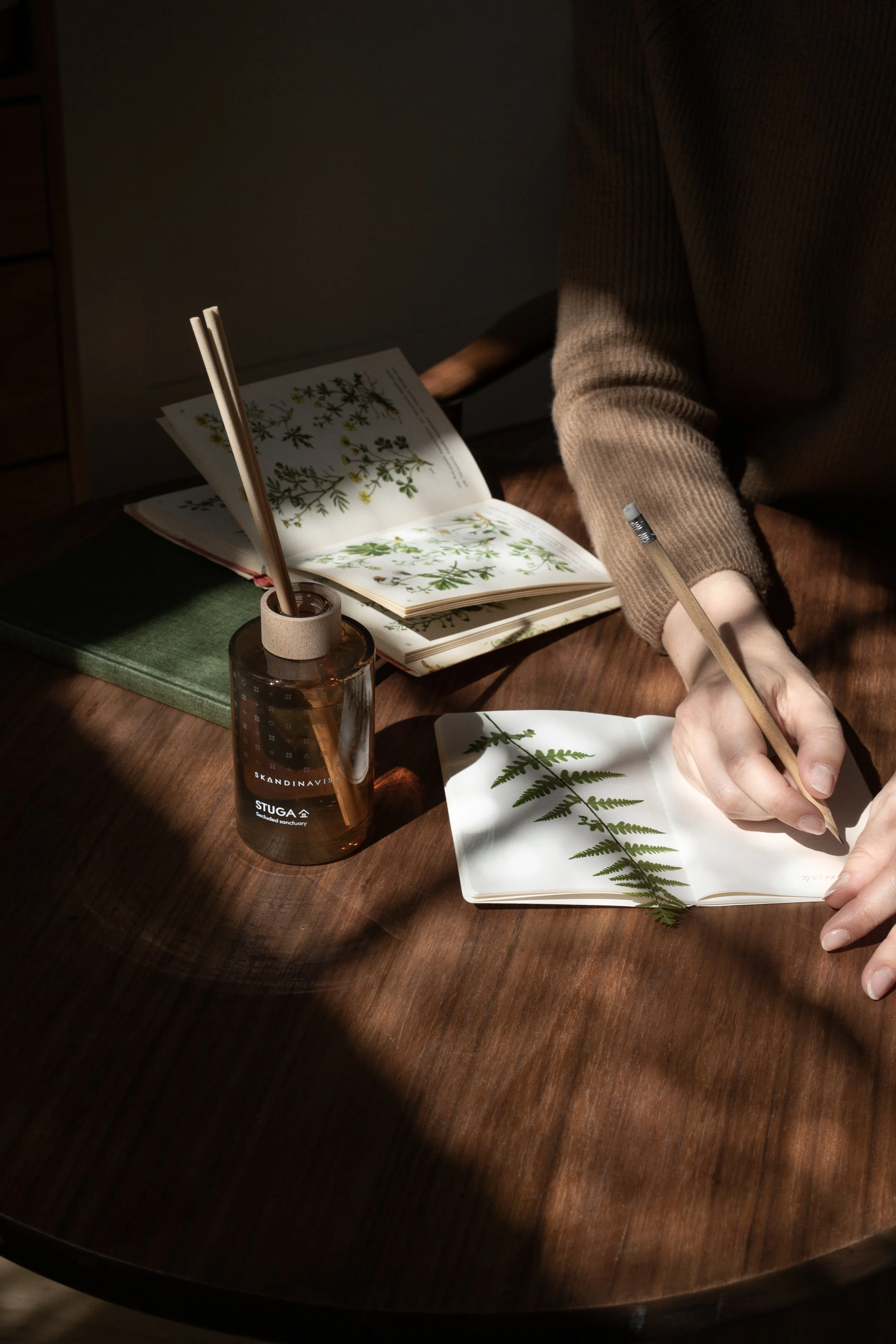 SK_AW25_STUGA_200mlScentDiffuser_Interior_01.jpg