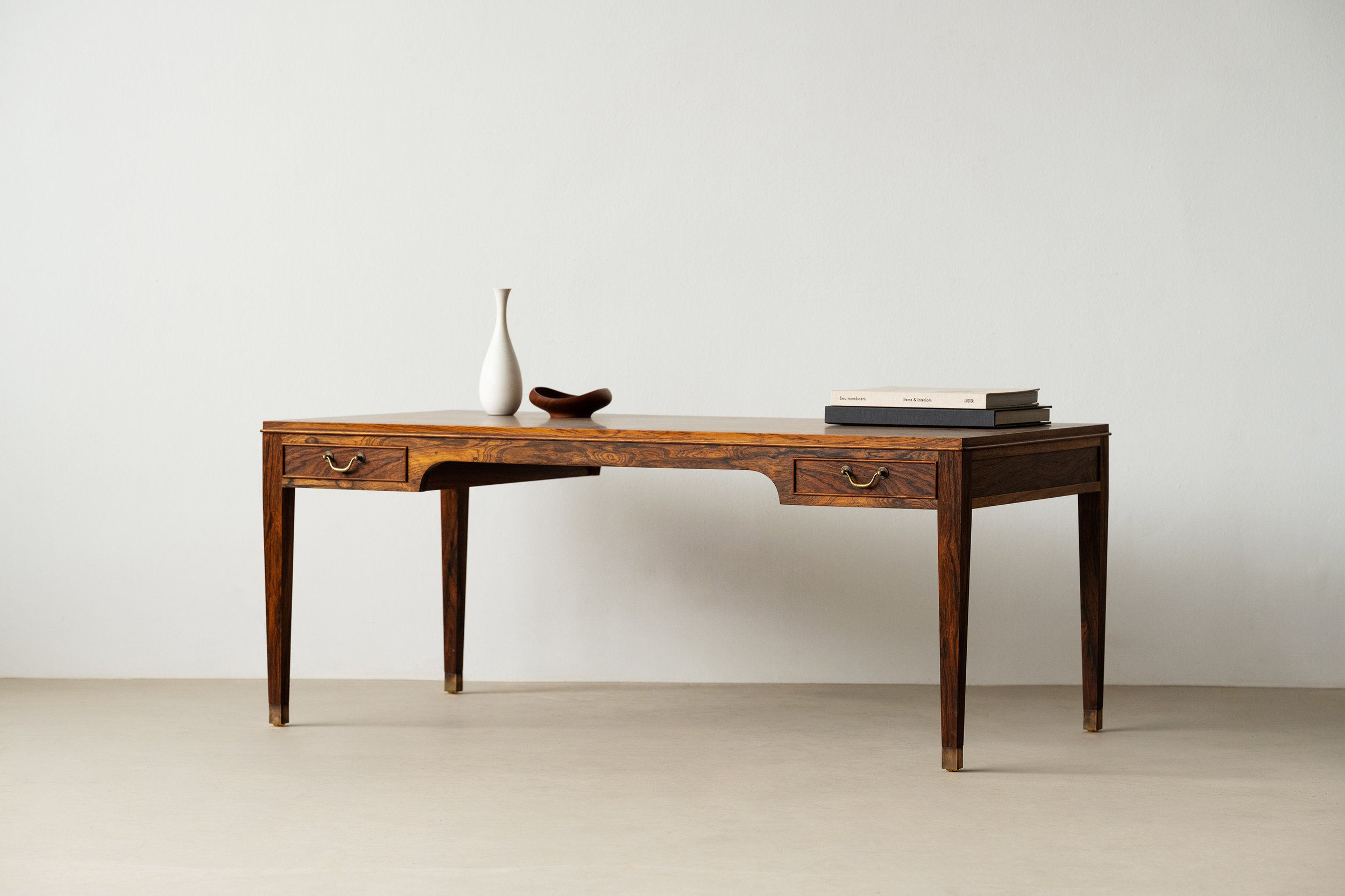Frits Henningsen table