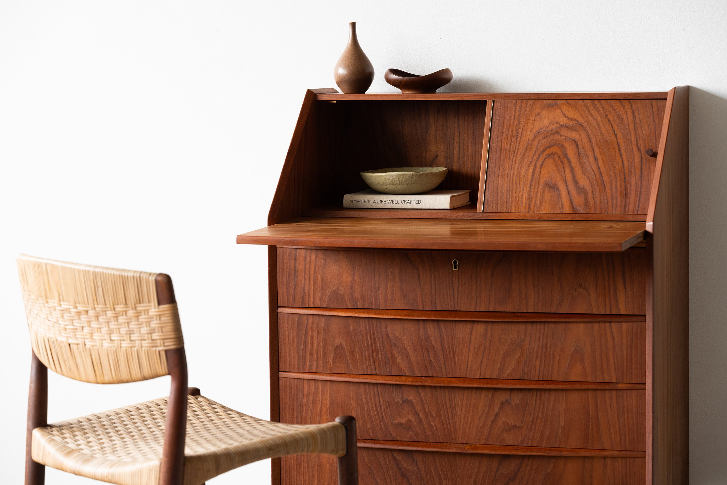 Danish vanity bureau