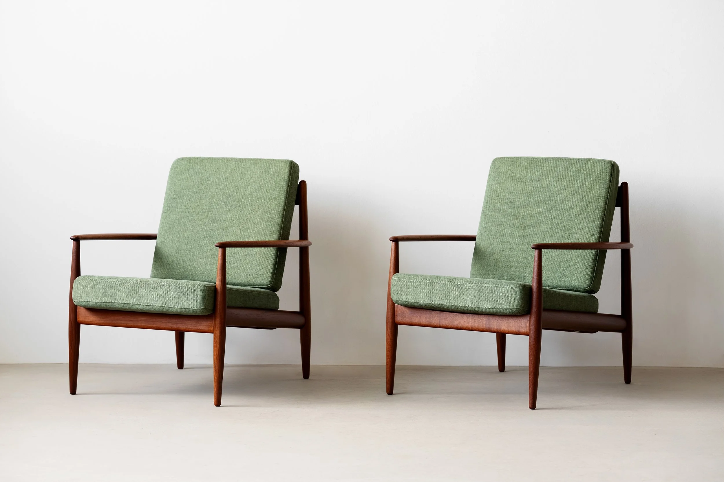 Grete Jalk FD-118 easy chairs