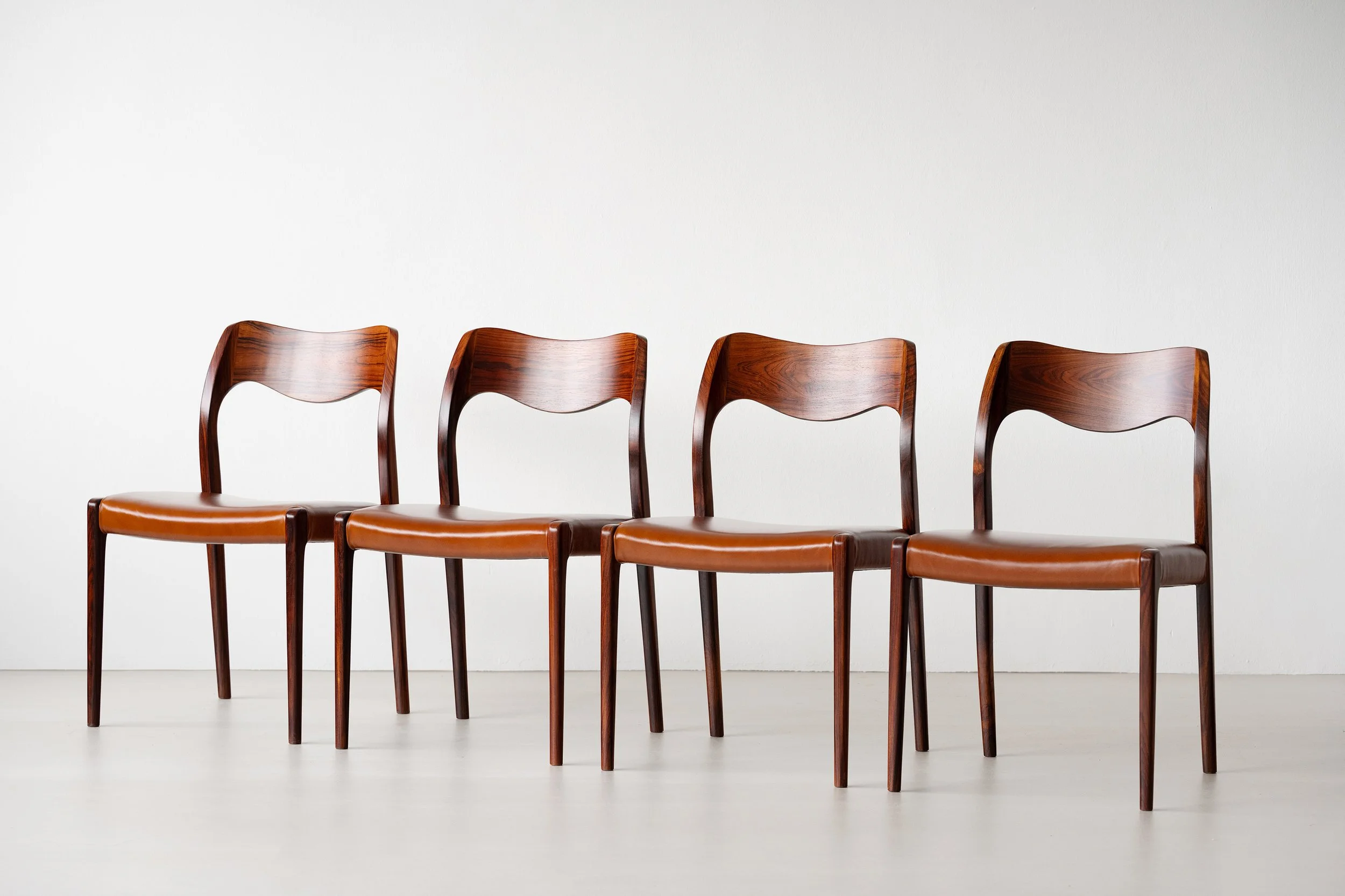 Niels Møller 71 chairs