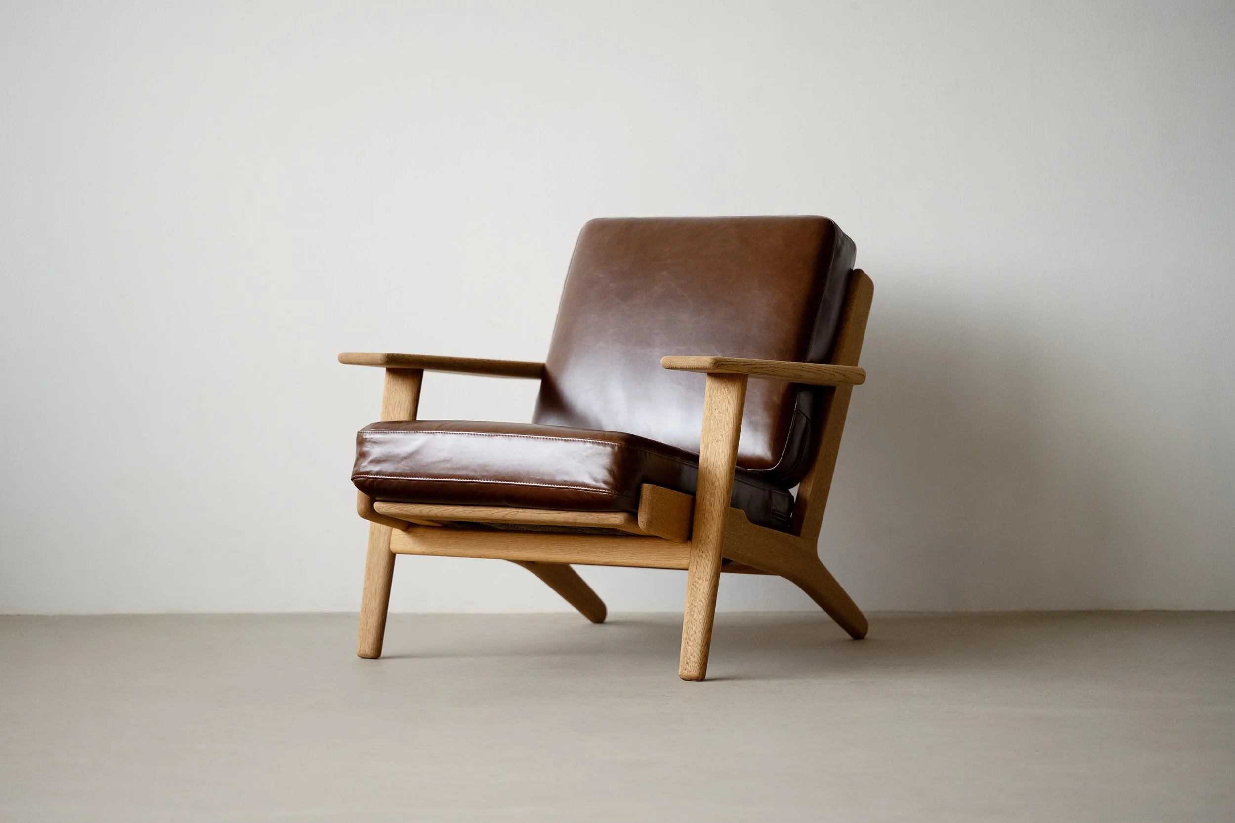 Hans J. Wegner GE290 easy chair
