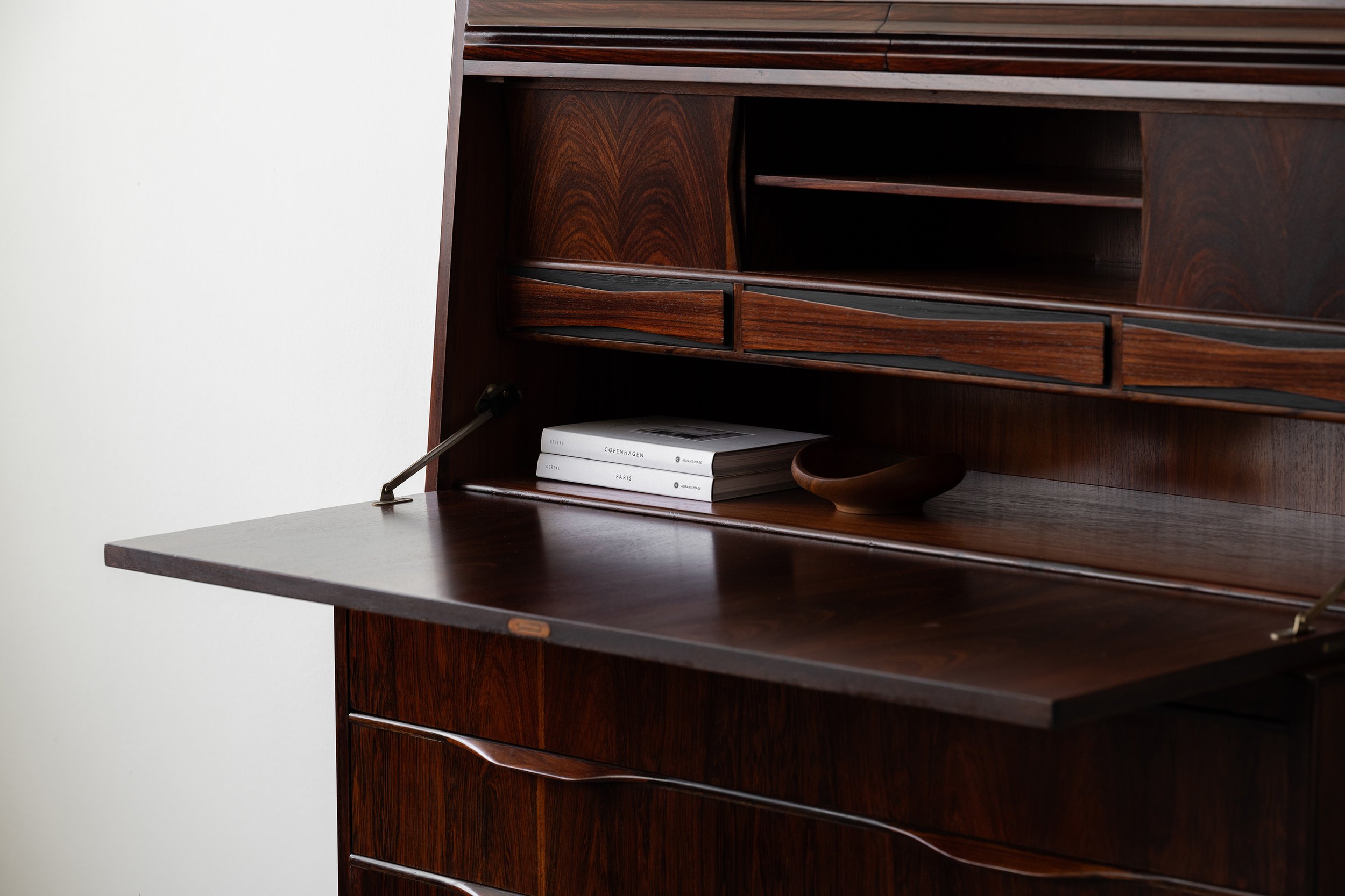 Sold - Erling Torvits bureau