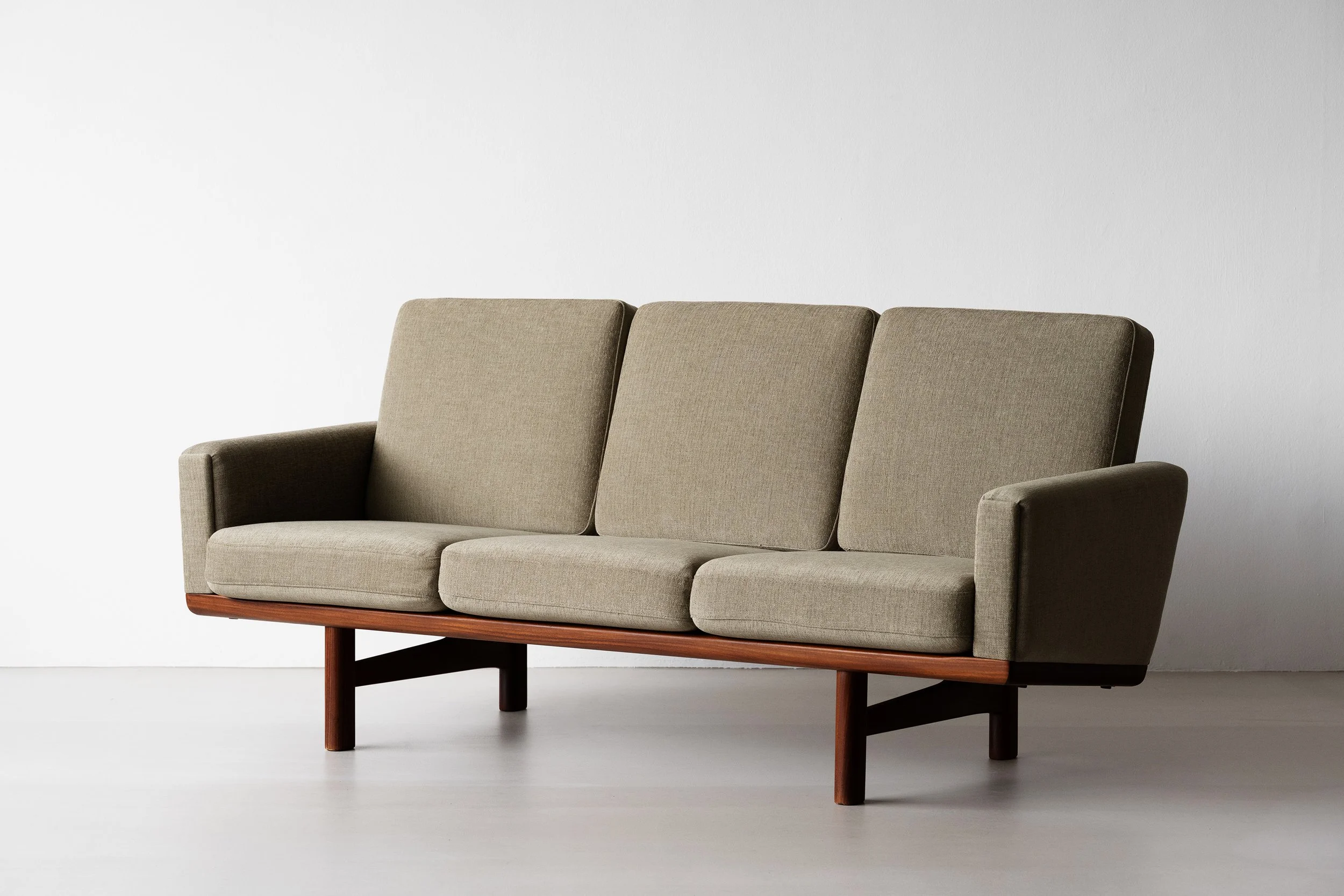Sold - Hans J. Wegner GE 235/3 sofa