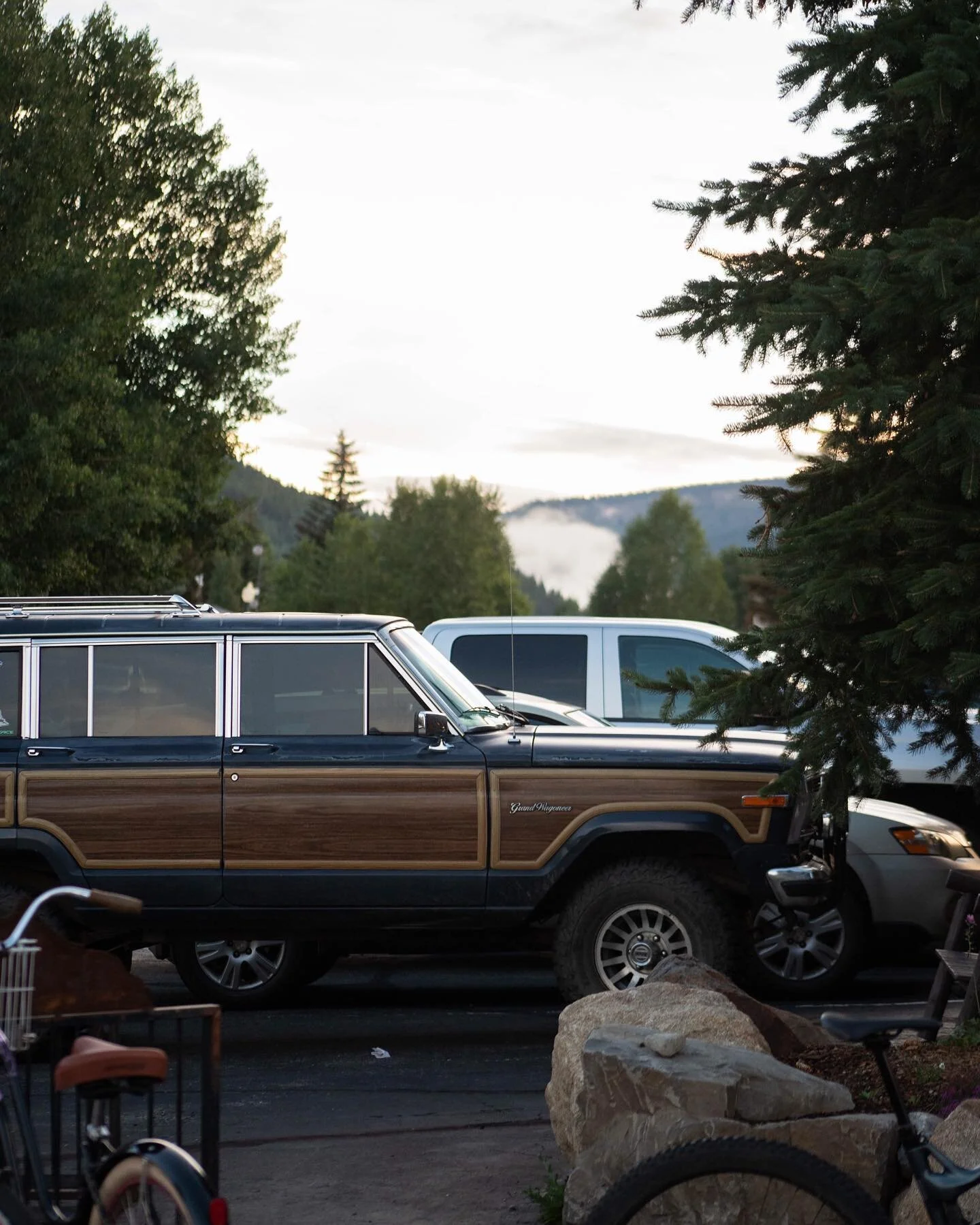 When your full time job is posting on social media, your own social media gets neglected&hellip; but how about this grand wagoneer?? #colorado #photography #grandwagoneer #carphotography #canon