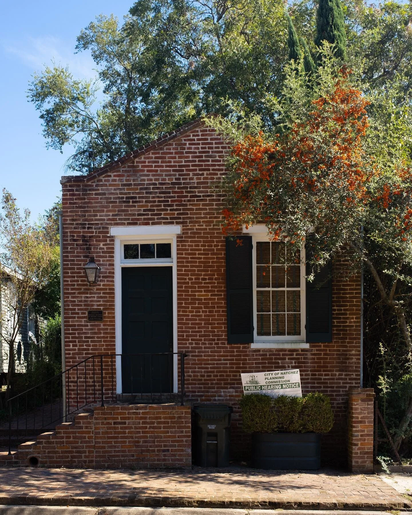 I&rsquo;m obsessed with this house in Natchez, MS 😍