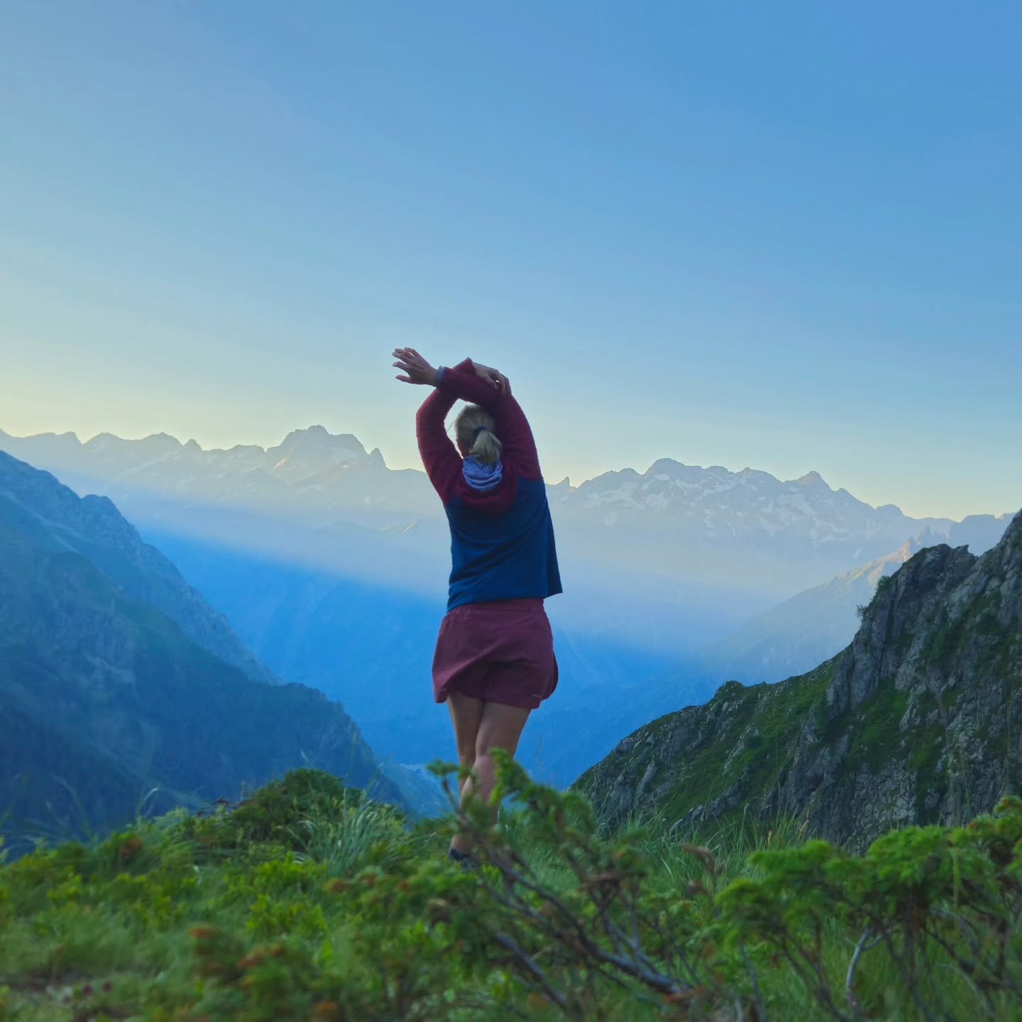 Some stats from my Hexatrek section hike: 
🔹️ 21 full hiking days 
🔹️ 3 neros (less than 10 kms)
🔹️ 5 rest days (=rainy days) 
🔹️ 607 kms 
🔹️ 36 000 meters climbed 
🔹️ 3178 m highest point Mont Thabor
🔹️ 0 blisters
🔹️ 2 national parks
🔹️ Bro