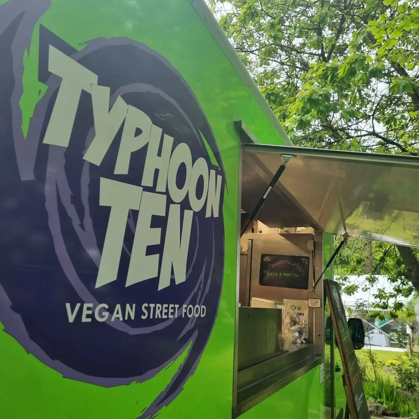 📆 BOOKINGS

Few dates left for this year and the diary is open for 2024!

Get in touch to bring some banging food to your event:

Hello@typhoonten.co.uk 

#foodtruckscotland #vegancatering #veganwedding #weddingfoodtruck #weddingfood #foodtruckedinb