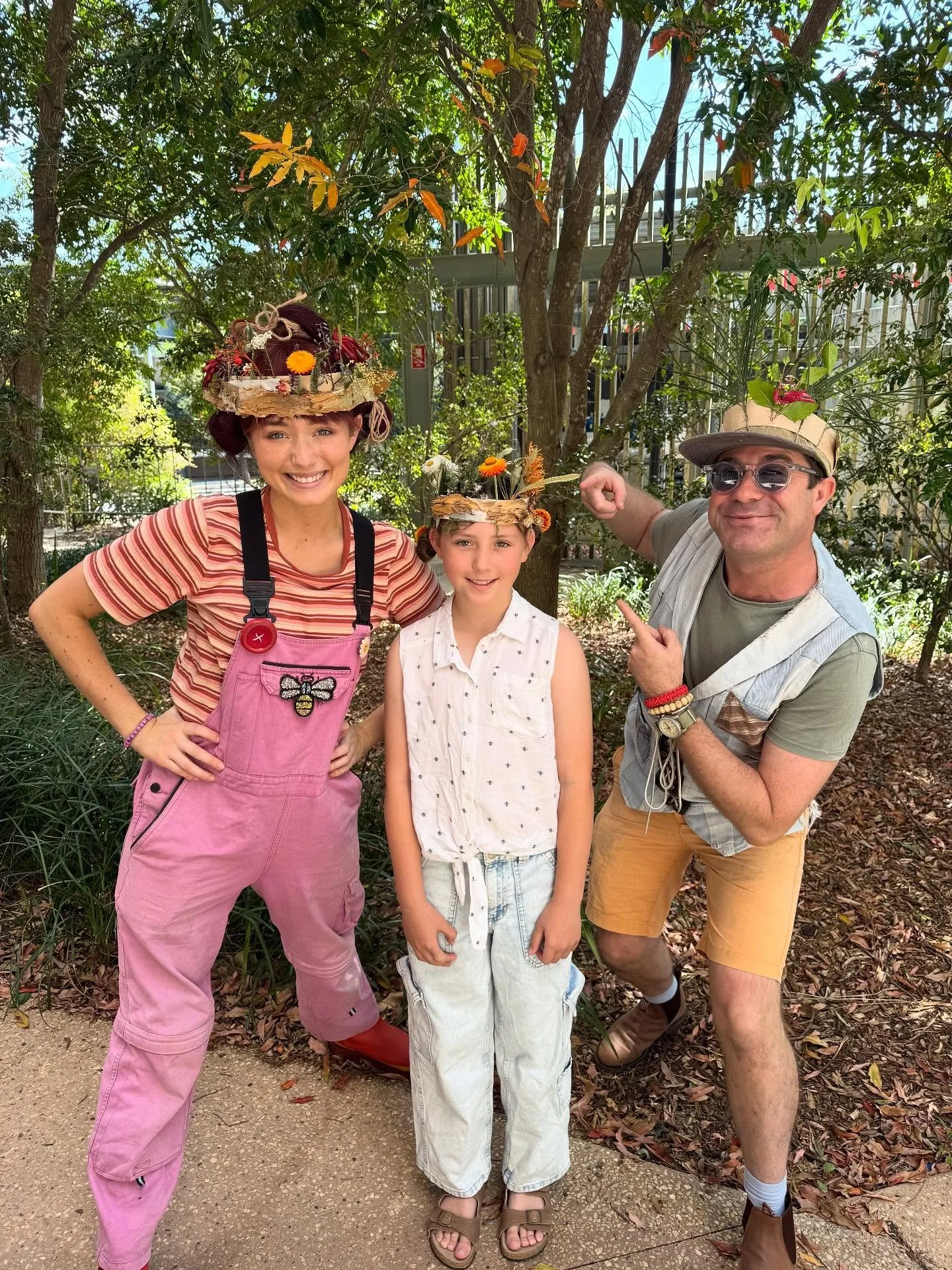 We ❤️ nature crowns !!! 

What a fun morning over at the @goldcoastopenhouse getting creative with the beautiful cutting supplies by @griffithuniversity &amp; the Botanic gardens 🌿🌸👑

#naturecrowns #dirtgirlworld #goldcoast #naturelove #naturecraf