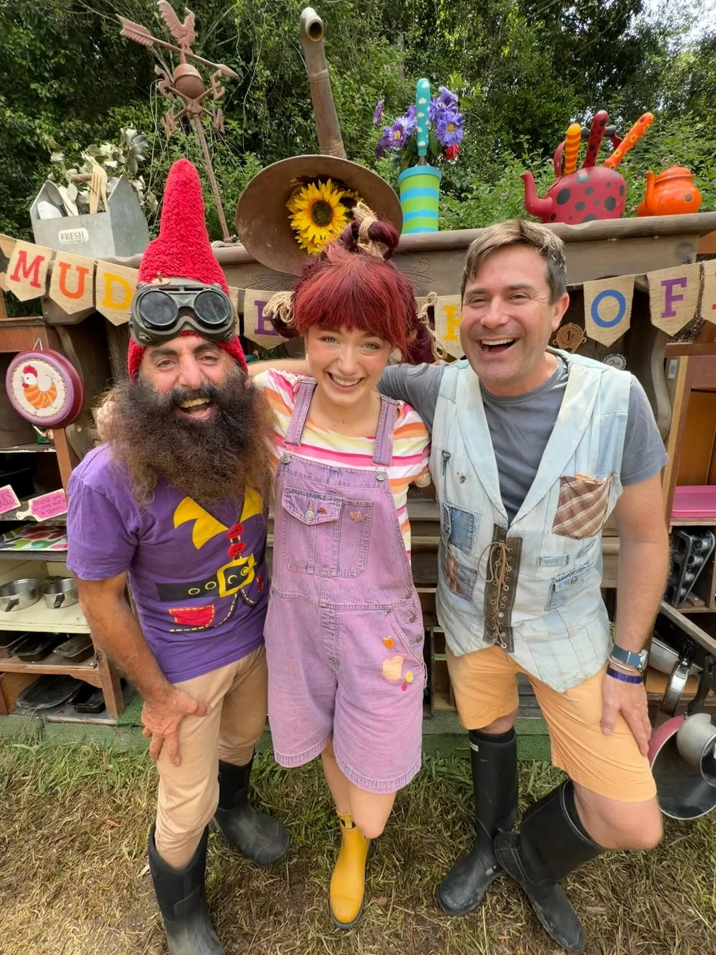 HAPPY NEW YEAR ✨🎶🌱💗🏮 from our muddy hearts to yours !!! 

We&rsquo;ve had such a glorious week away at the @woodfordfolkfestival 🌞 from music, to dance parties &hellip; from nature councils to building the BIGGEST mudpie kitchen in the world. Wh