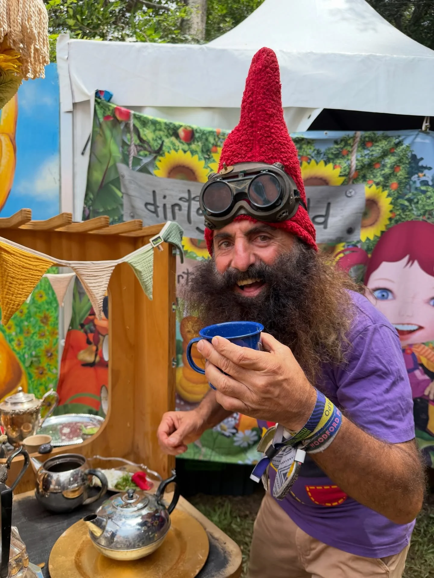 In the mudpie kitchen&hellip;
a stick becomes a spoon,
a leaf becomes a plate,
and a handful of earth becomes something wonderful 🌿

No recipes. Just imagination 💚

Come cook with us this weekend at The Planting &mdash; and stay for a whole lot mor
