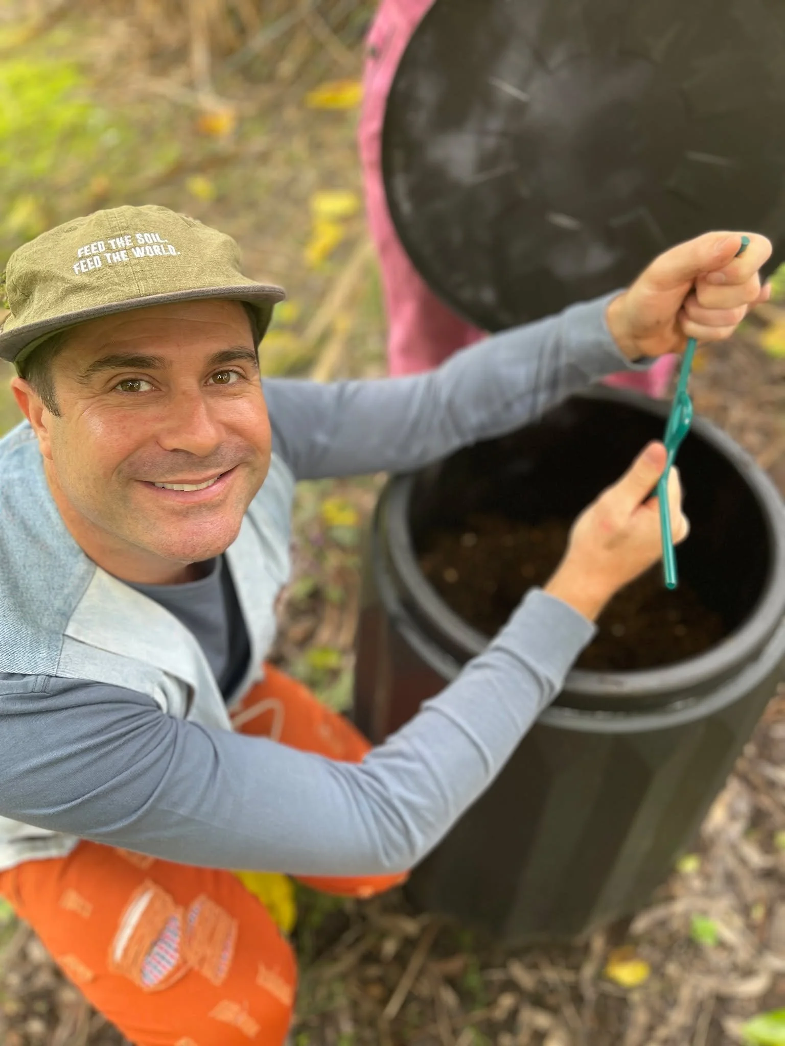 Happy Saturday!! How's your compost looking? 🪱🌿🌈