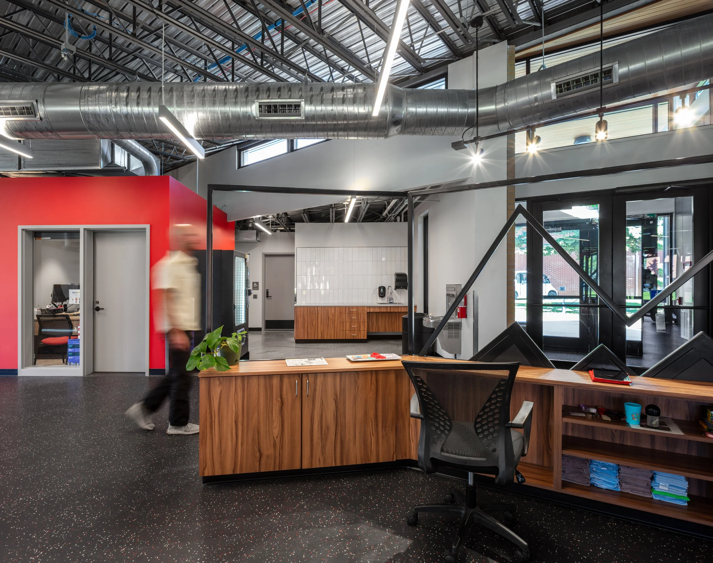Front_Desk_3.jpg