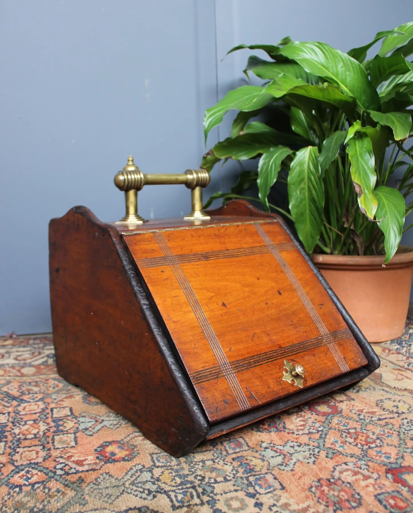 Antique coal scuttle with brass fittings &amp; original shovel.&nbsp; Great for kindling&nbsp; or magazines.&nbsp; It measures 320mm wide x 420mm and is 360mm high. $260