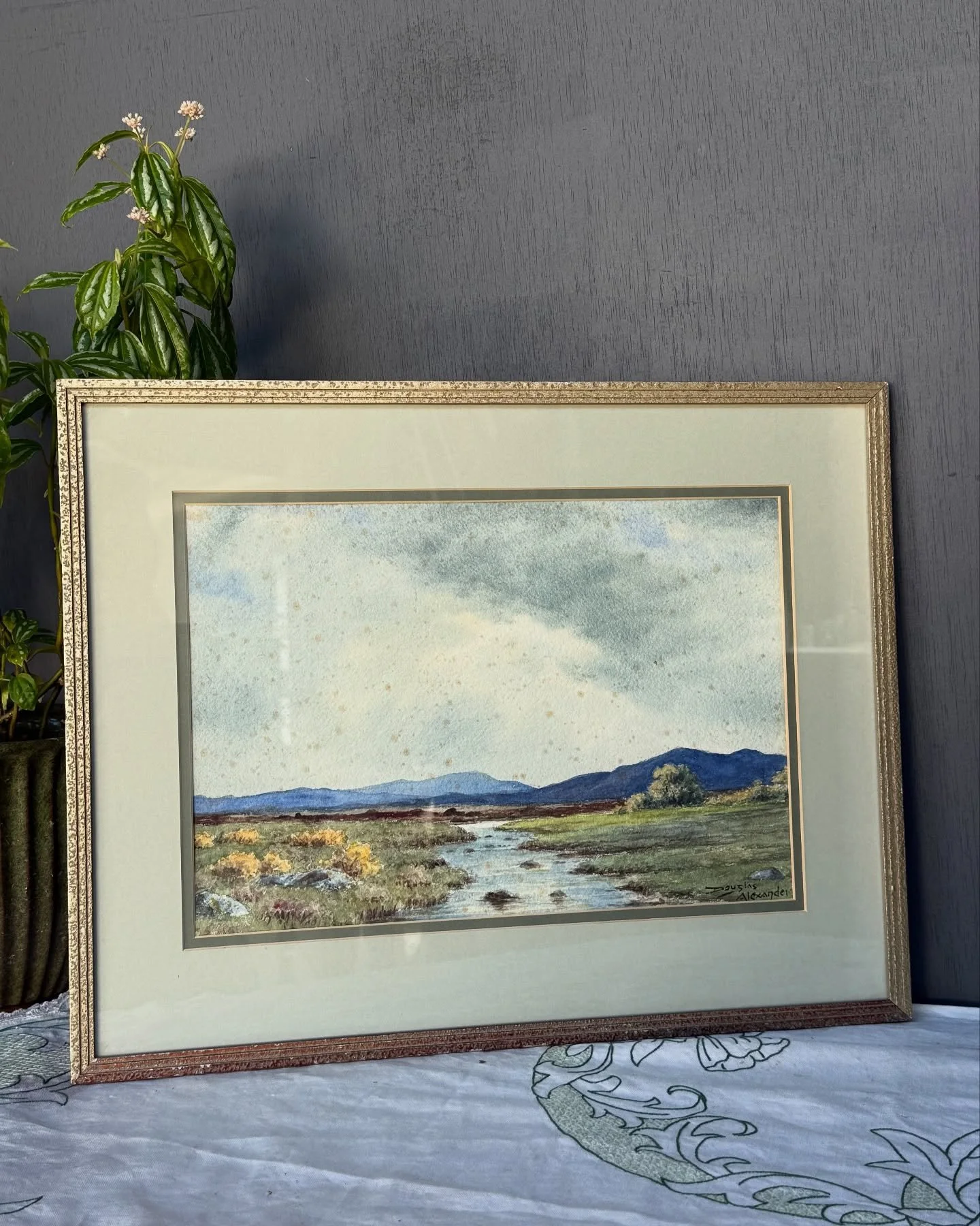 Vintage Watercolour of an English scene by Douglas Alexander.  Some foxing. Measures 490mm x 384mm. $45
Postage $18.95 Australia wide .
We are always happy to combine postage where possible.
Comment sold to purchase and we will reply &amp; send a mes