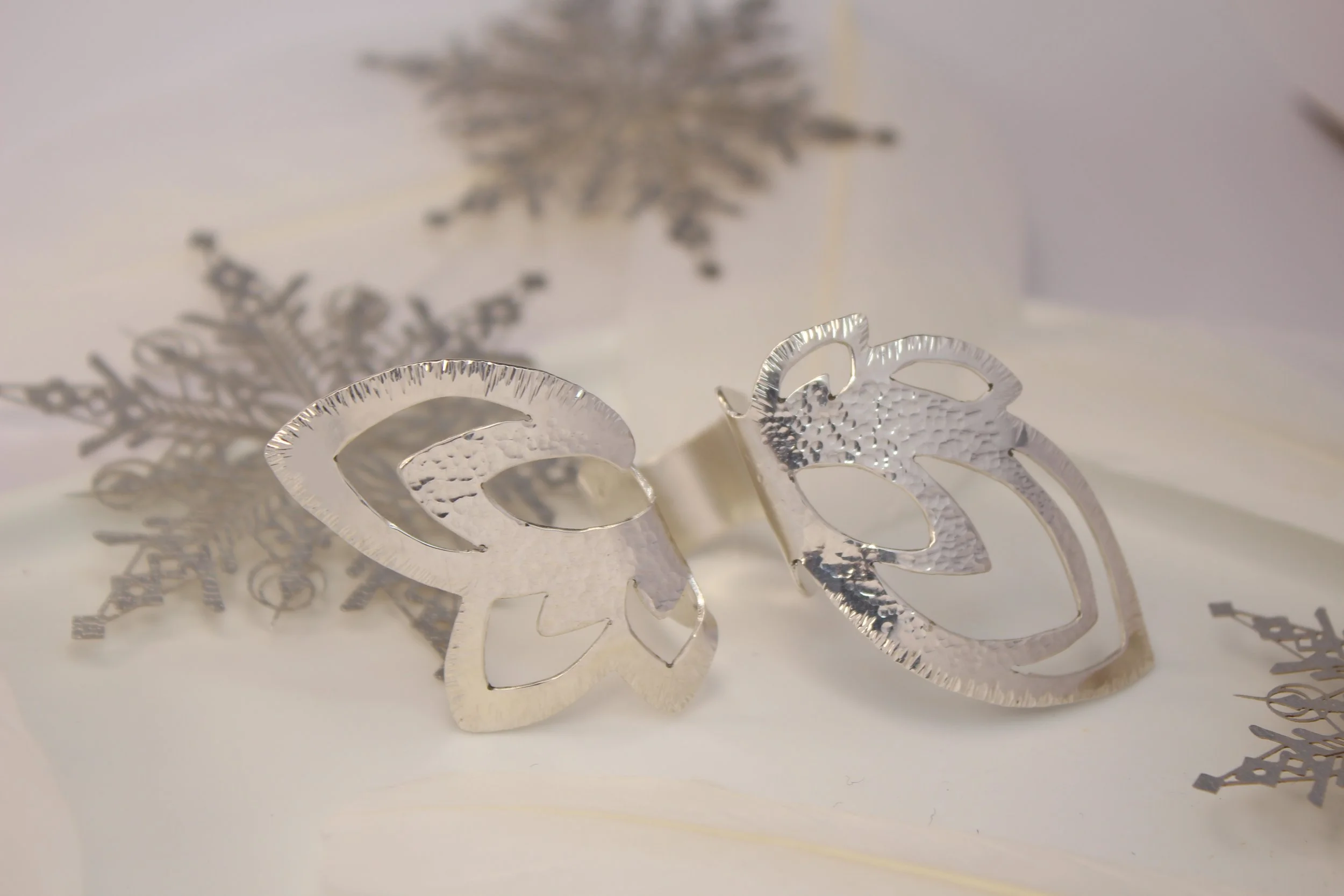 Knuckle ring_Bear and Husky_Girls_1.JPG