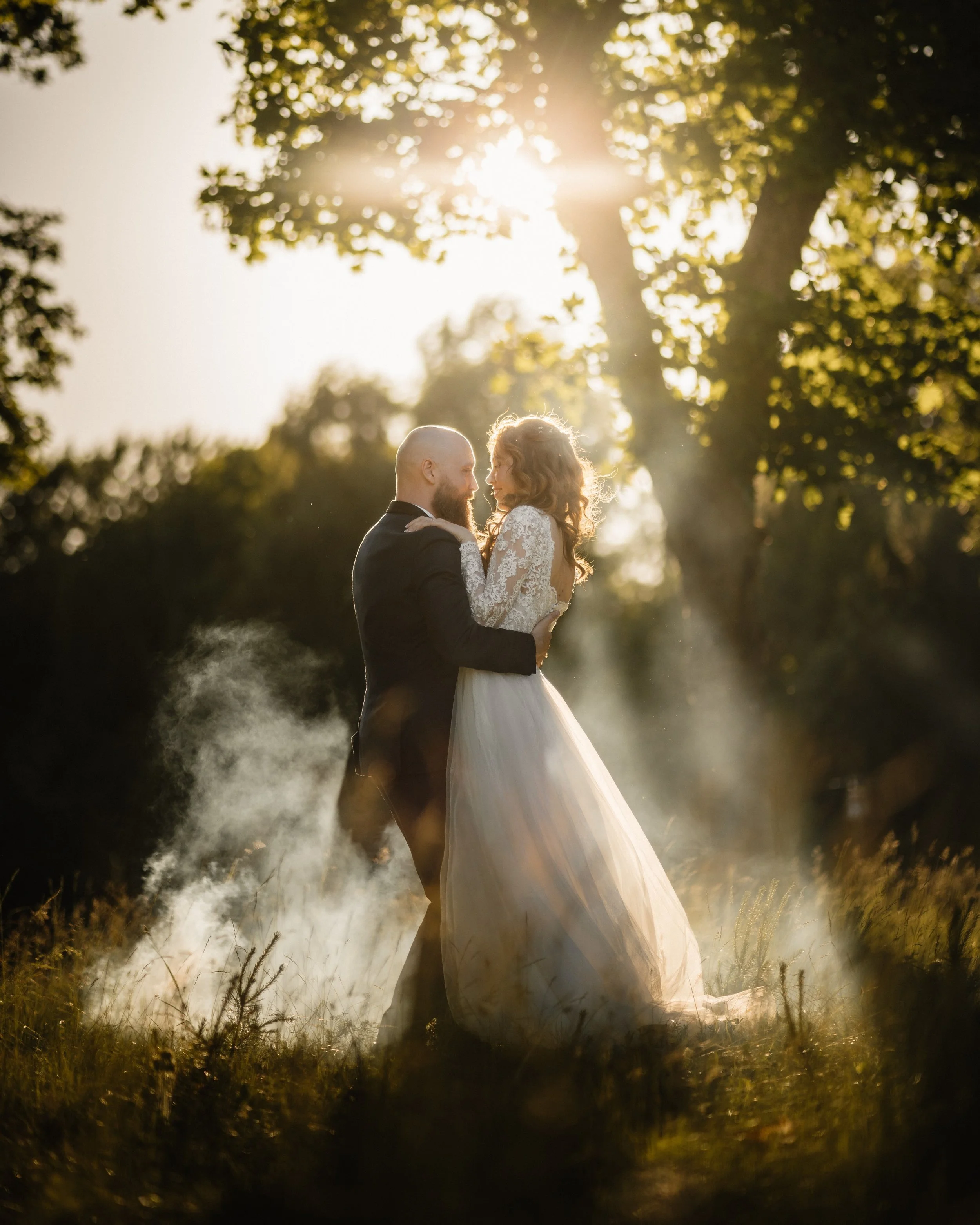 En underbar liten sneakpreview fr&aring;n l&ouml;rdagens br&ouml;llop p&aring; Tammsviks Herrg&aring;rd🔥

#br&ouml;llopsfotograf #br&ouml;llopsfoto #solnedg&aring;ngsfoto