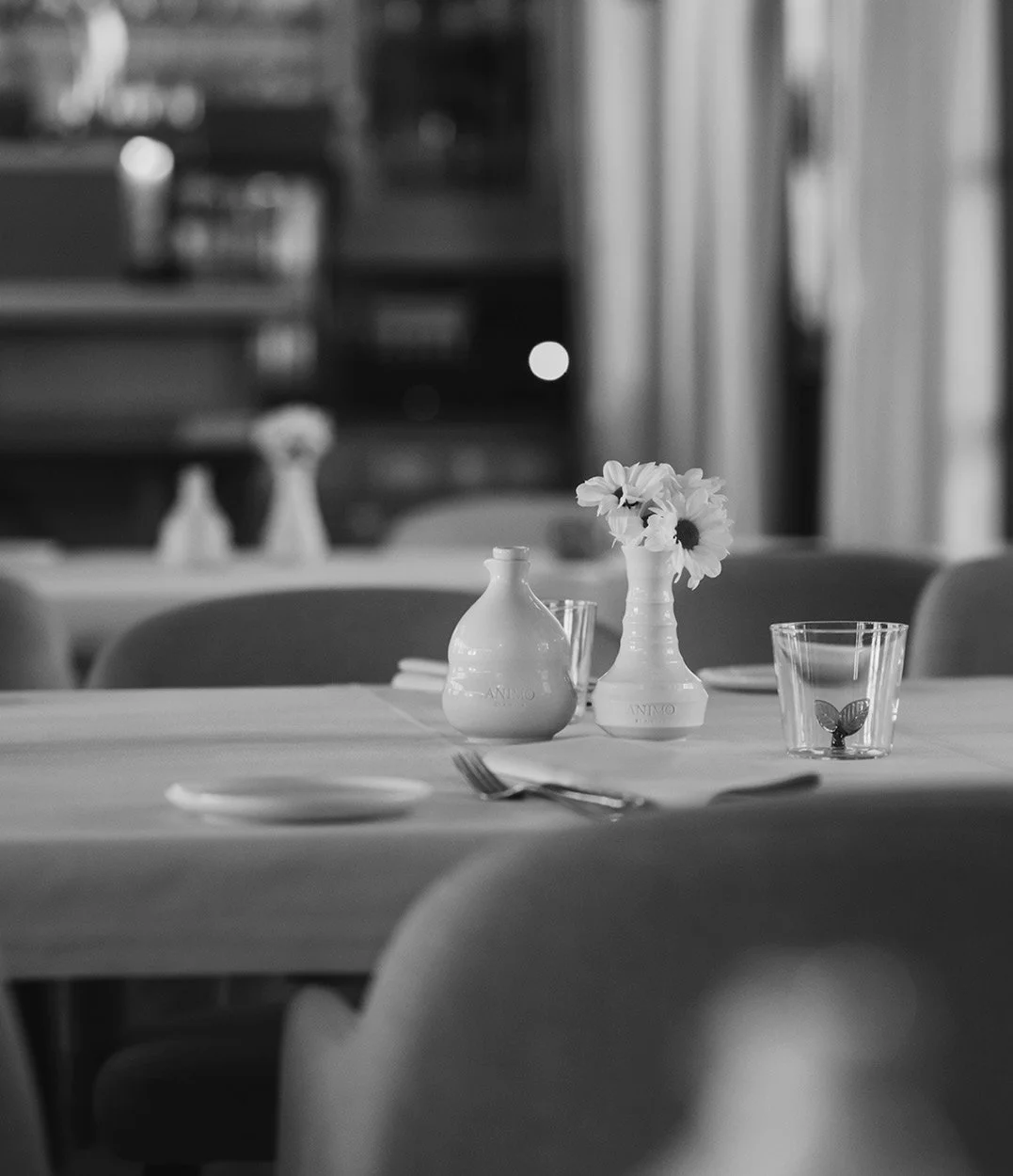 Gedeckter Tisch im Restaurant ANIMO by Aigner mit mediterraner Atmosphäre